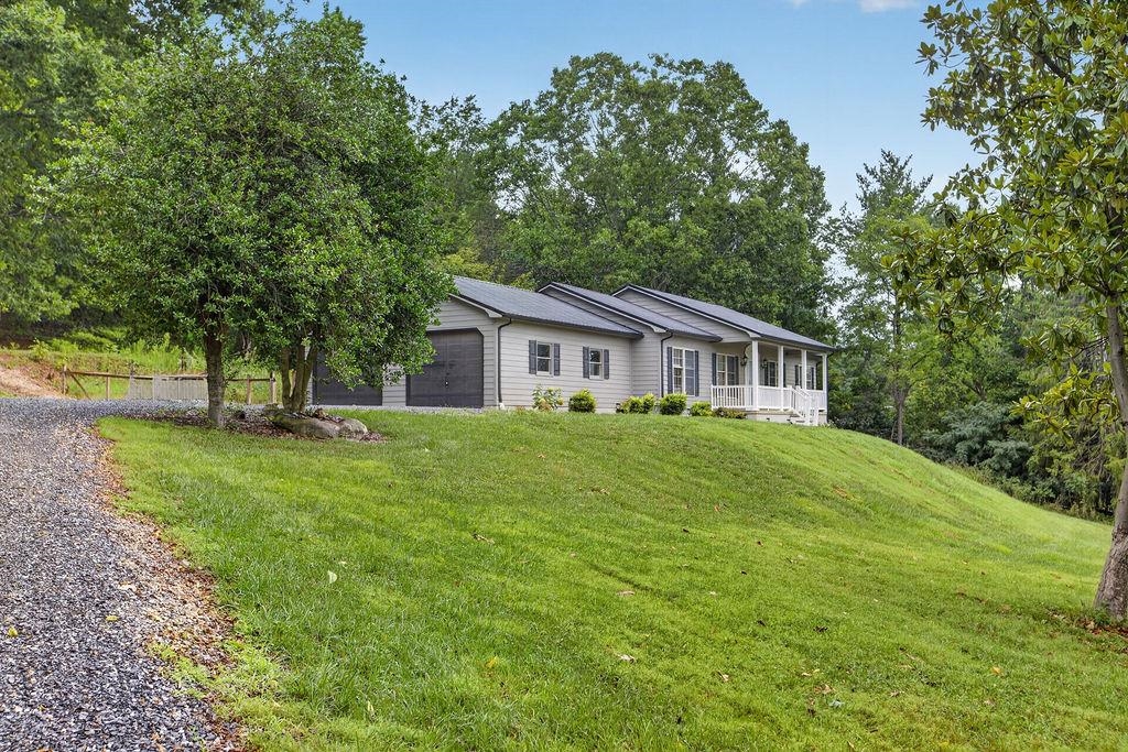 4345 LEE JACKSON HWY, GREENVILLE, Virginia 24440, 3 Bedrooms Bedrooms, ,2 BathroomsBathrooms,Residential,4345 LEE JACKSON HWY,680660 MLS # 680660 4345 LEE JACKSON HWY, GREENVILLE, Virginia 24440, 3 Bedrooms Bedrooms, ,2 BathroomsBathrooms,Residential,4345 LEE JACKSON HWY,680660 MLS # 680660