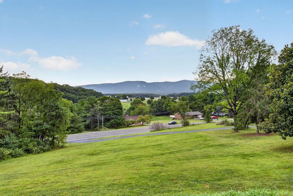 4345 LEE JACKSON HWY, GREENVILLE, Virginia 24440, 3 Bedrooms Bedrooms, ,2 BathroomsBathrooms,Residential,4345 LEE JACKSON HWY,680660 MLS # 680660 4345 LEE JACKSON HWY, GREENVILLE, Virginia 24440, 3 Bedrooms Bedrooms, ,2 BathroomsBathrooms,Residential,4345 LEE JACKSON HWY,680660 MLS # 680660