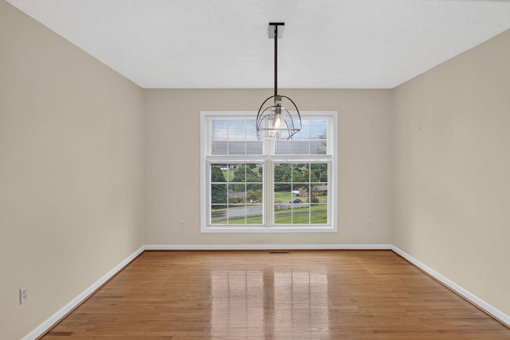 4345 LEE JACKSON HWY, GREENVILLE, Virginia 24440, 3 Bedrooms Bedrooms, ,2 BathroomsBathrooms,Residential,4345 LEE JACKSON HWY,680660 MLS # 680660 4345 LEE JACKSON HWY, GREENVILLE, Virginia 24440, 3 Bedrooms Bedrooms, ,2 BathroomsBathrooms,Residential,4345 LEE JACKSON HWY,680660 MLS # 680660