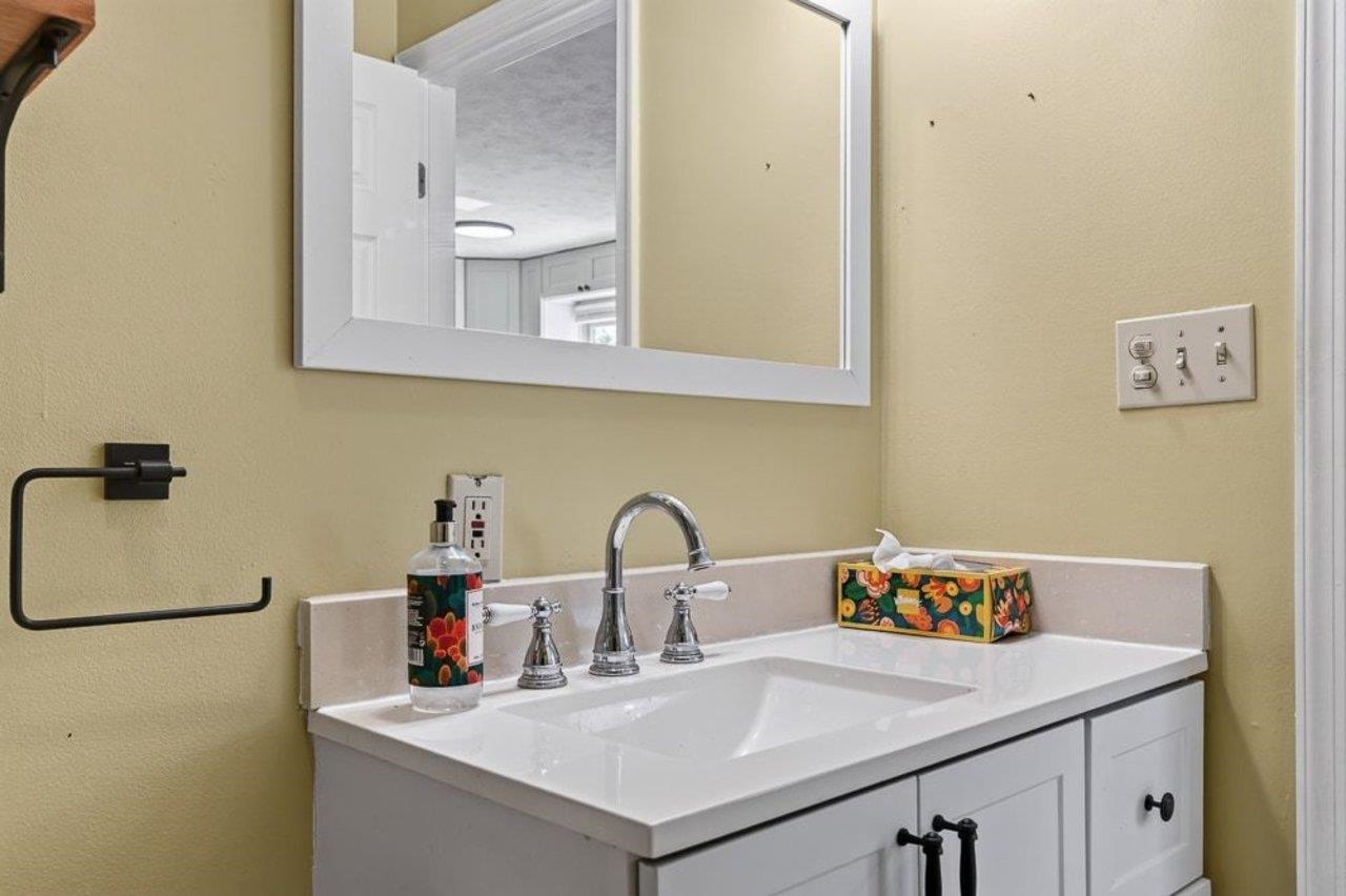 17395 PEEPERS HOLLOW LN, BROADWAY, Virginia 22815, 3 Bedrooms Bedrooms, ,1 BathroomBathrooms,Residential,17395 PEEPERS HOLLOW LN,680662 MLS # 680662 17395 PEEPERS HOLLOW LN, BROADWAY, Virginia 22815, 3 Bedrooms Bedrooms, ,1 BathroomBathrooms,Residential,17395 PEEPERS HOLLOW LN,680662 MLS # 680662