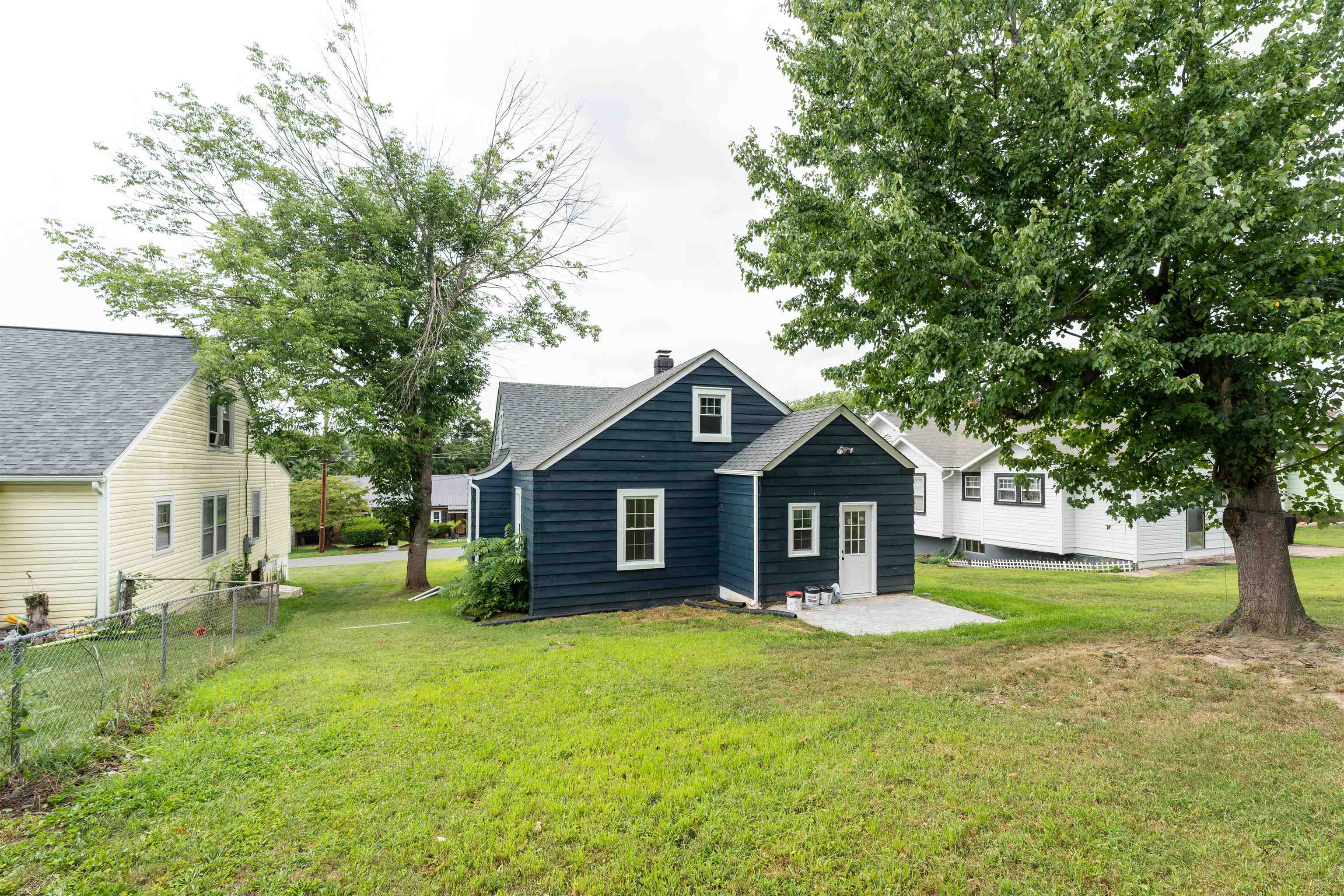315 AUSTIN AVE, STAUNTON, Virginia 24401, 3 Bedrooms Bedrooms, ,1 BathroomBathrooms,Residential,315 AUSTIN AVE,680680 MLS # 680680 315 AUSTIN AVE, STAUNTON, Virginia 24401, 3 Bedrooms Bedrooms, ,1 BathroomBathrooms,Residential,315 AUSTIN AVE,680680 MLS # 680680