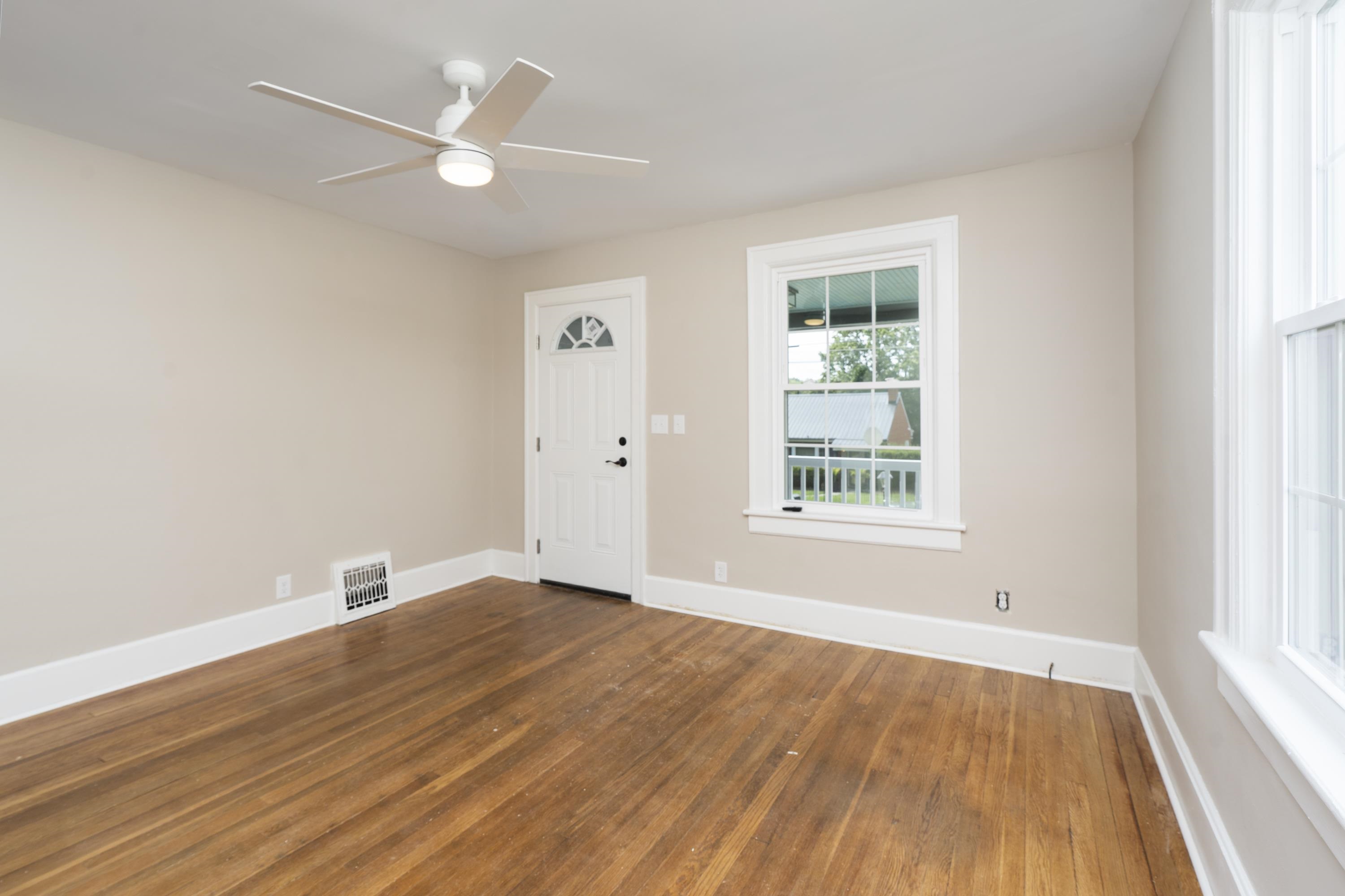 315 AUSTIN AVE, STAUNTON, Virginia 24401, 3 Bedrooms Bedrooms, ,1 BathroomBathrooms,Residential,315 AUSTIN AVE,680680 MLS # 680680 315 AUSTIN AVE, STAUNTON, Virginia 24401, 3 Bedrooms Bedrooms, ,1 BathroomBathrooms,Residential,315 AUSTIN AVE,680680 MLS # 680680