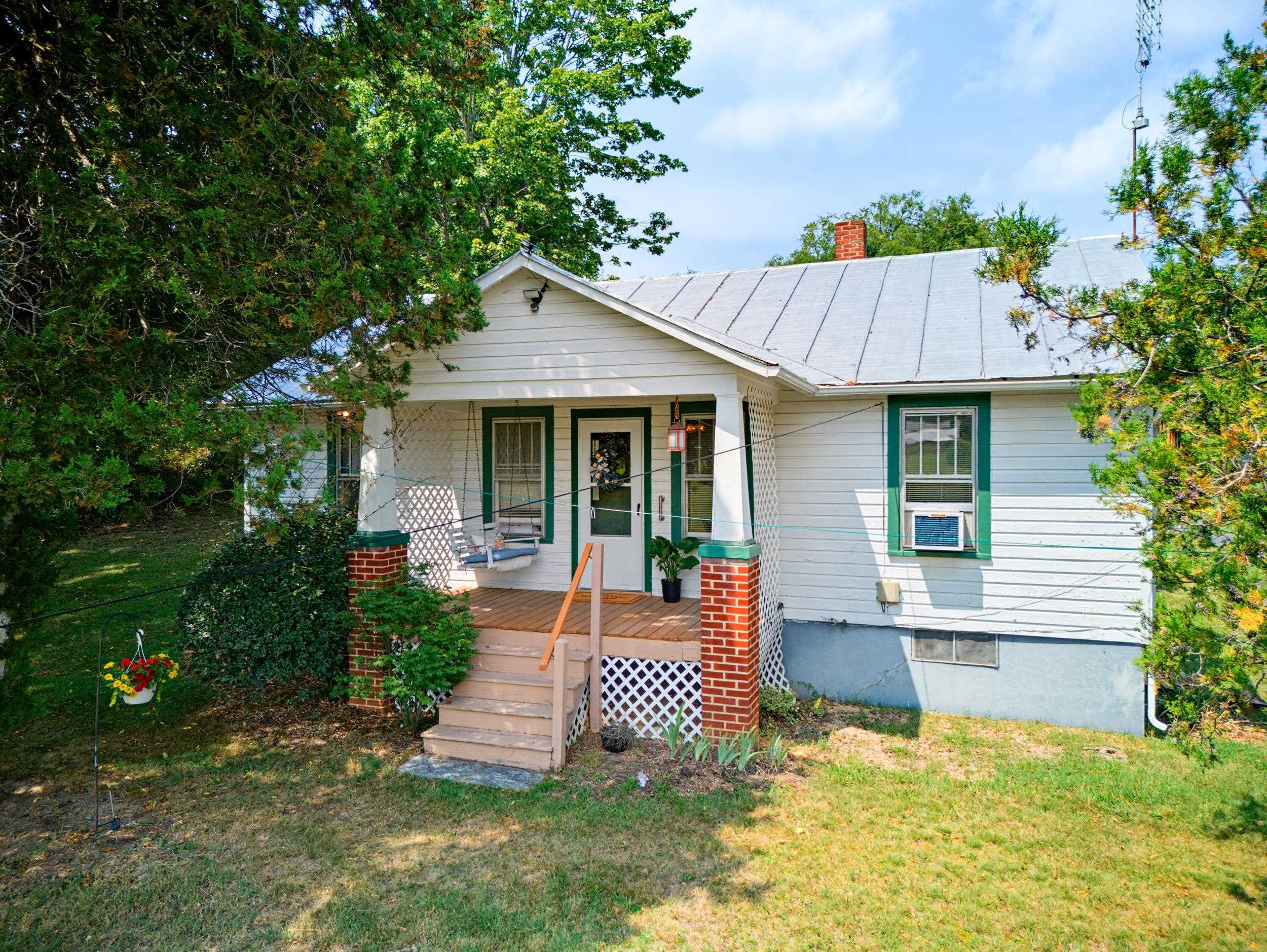 17 COUNTRY BOY LN, STAUNTON, Virginia 24401, 3 Bedrooms Bedrooms, ,1 BathroomBathrooms,Residential,17 COUNTRY BOY LN,680685 MLS # 680685