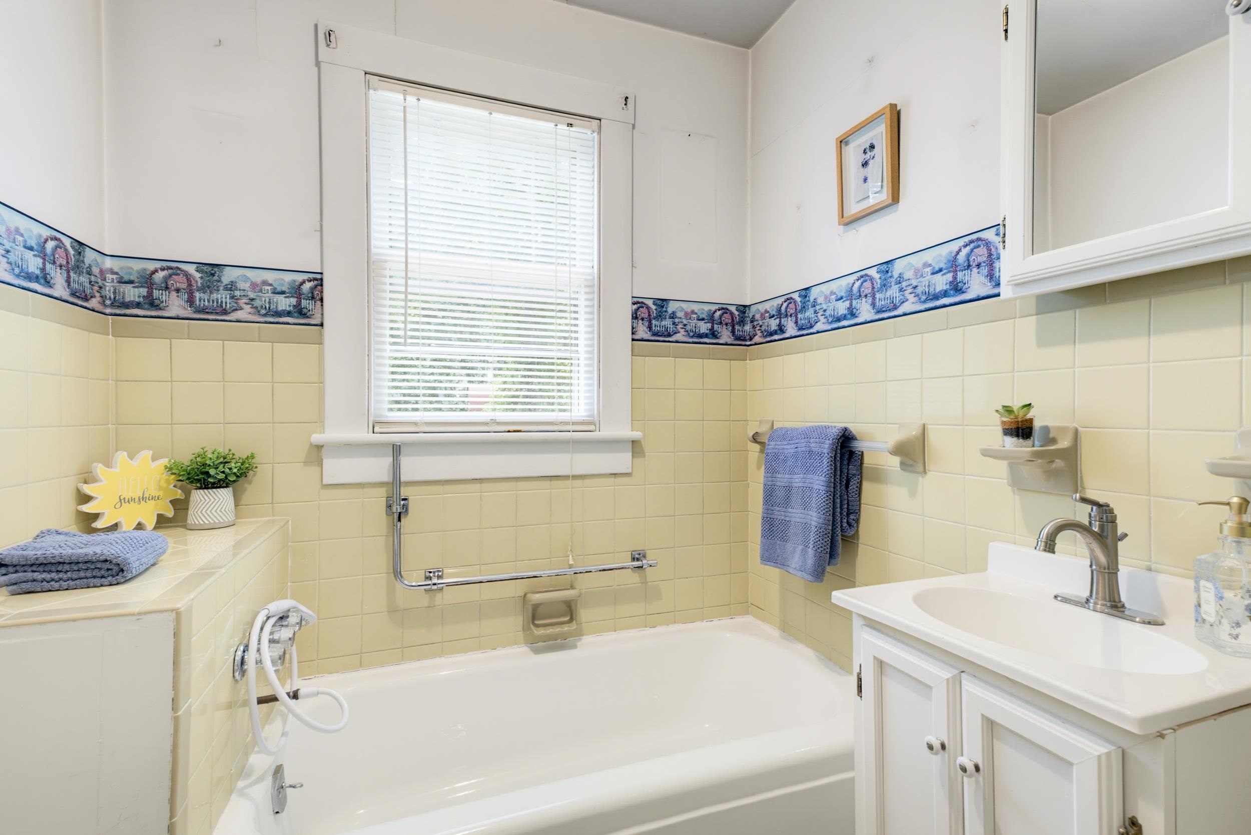 17 COUNTRY BOY LN, STAUNTON, Virginia 24401, 3 Bedrooms Bedrooms, ,1 BathroomBathrooms,Residential,17 COUNTRY BOY LN,680685 MLS # 680685