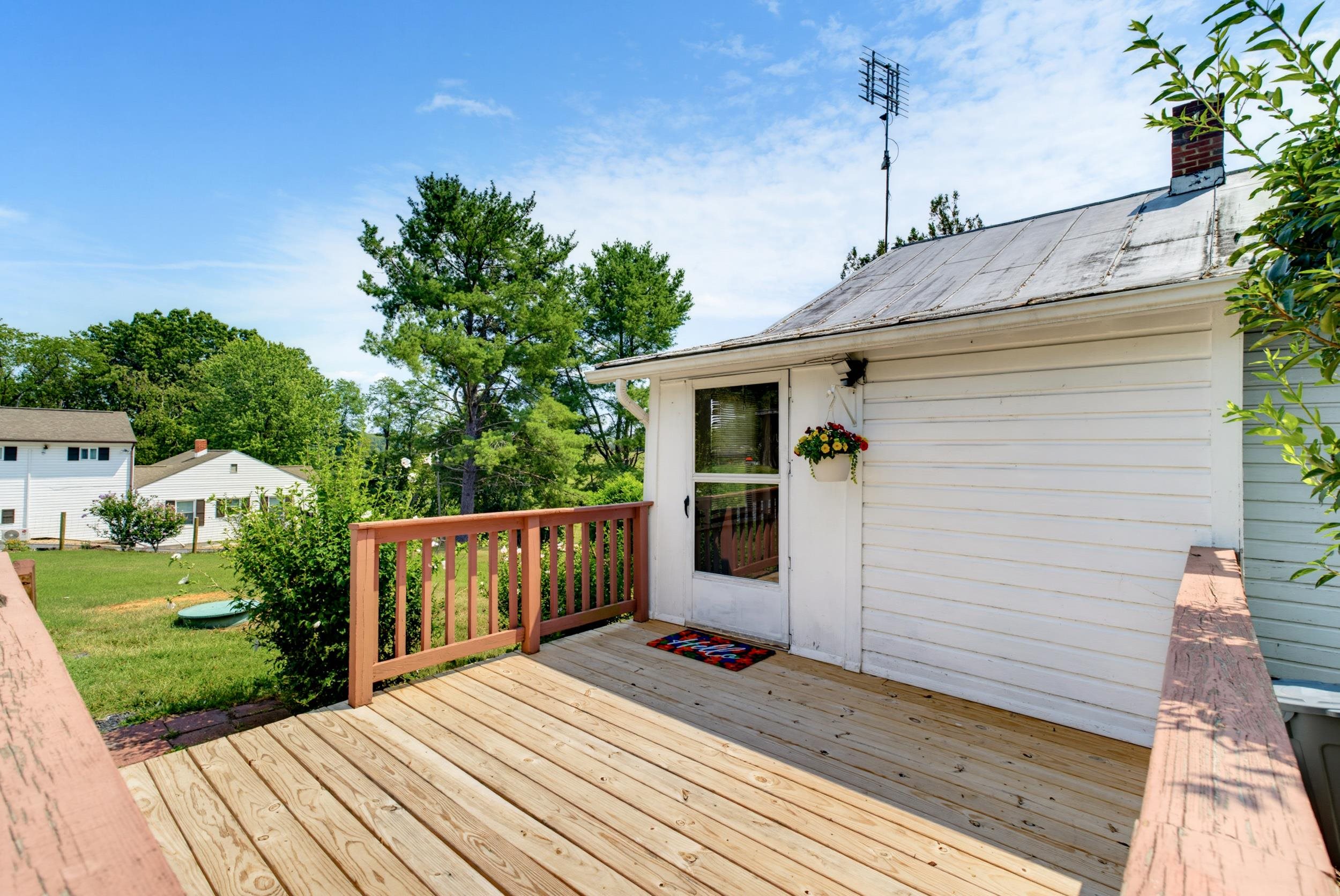 17 COUNTRY BOY LN, STAUNTON, Virginia 24401, 3 Bedrooms Bedrooms, ,1 BathroomBathrooms,Residential,17 COUNTRY BOY LN,680685 MLS # 680685