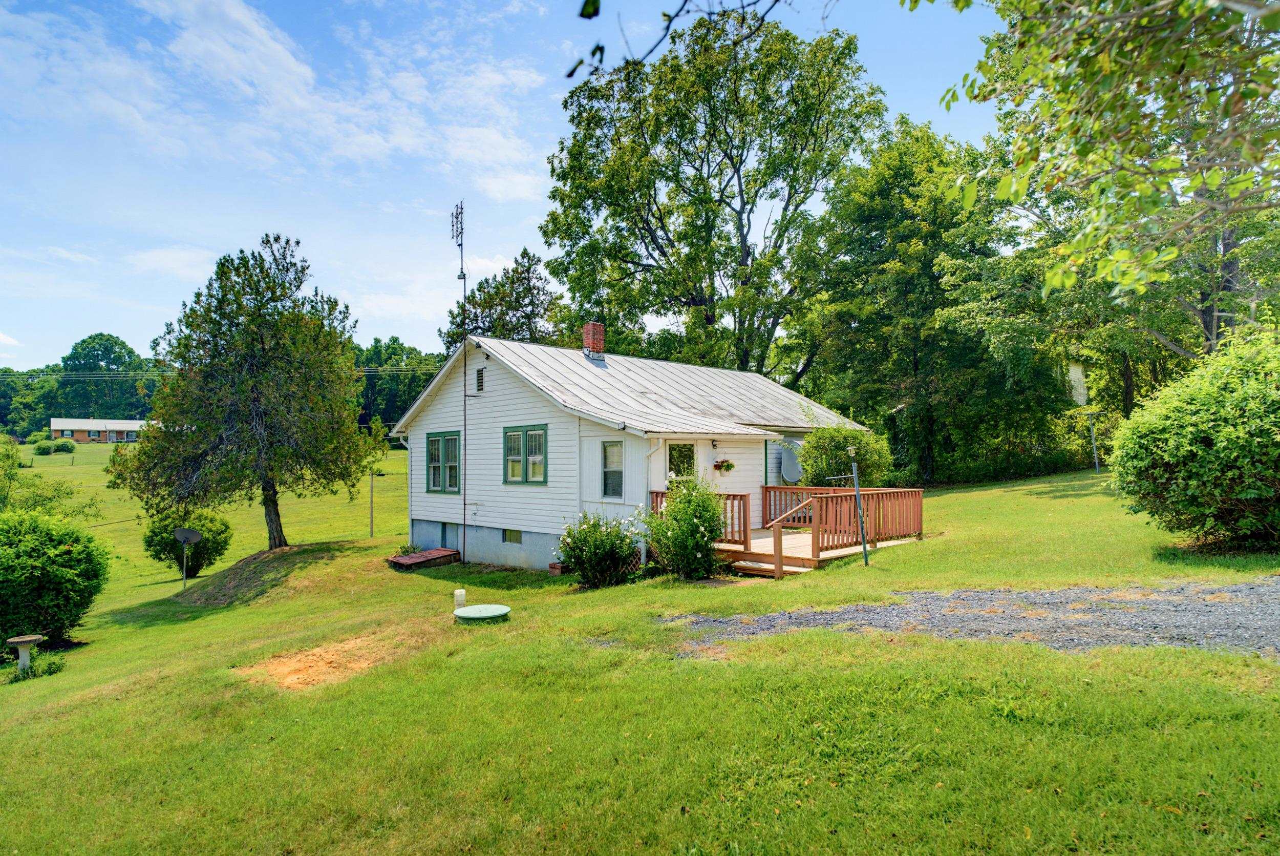 17 COUNTRY BOY LN, STAUNTON, Virginia 24401, 3 Bedrooms Bedrooms, ,1 BathroomBathrooms,Residential,17 COUNTRY BOY LN,680685 MLS # 680685