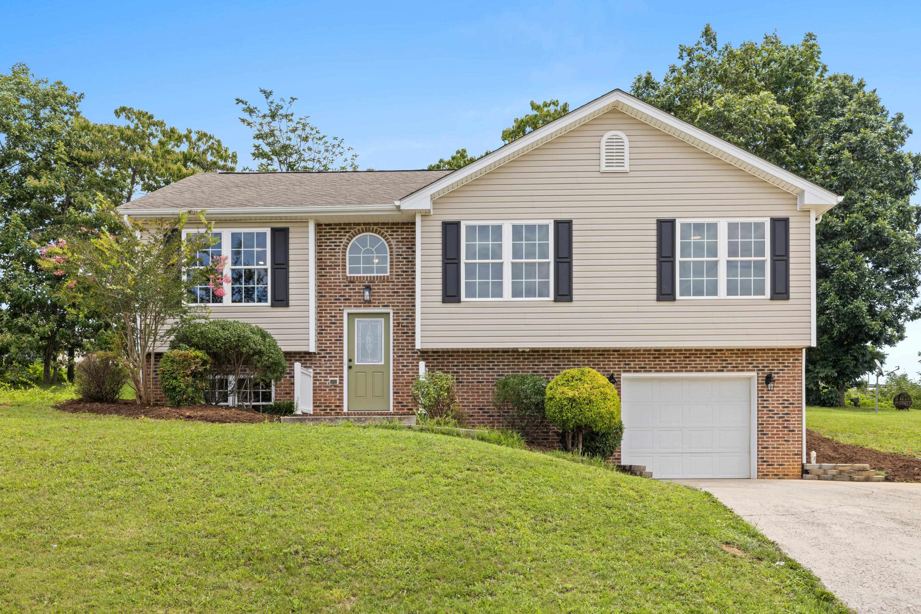 91 LOFTY CIR, STUARTS DRAFT, Virginia 24477, 5 Bedrooms Bedrooms, ,3 BathroomsBathrooms,Residential,91 LOFTY CIR,680691 MLS # 680691