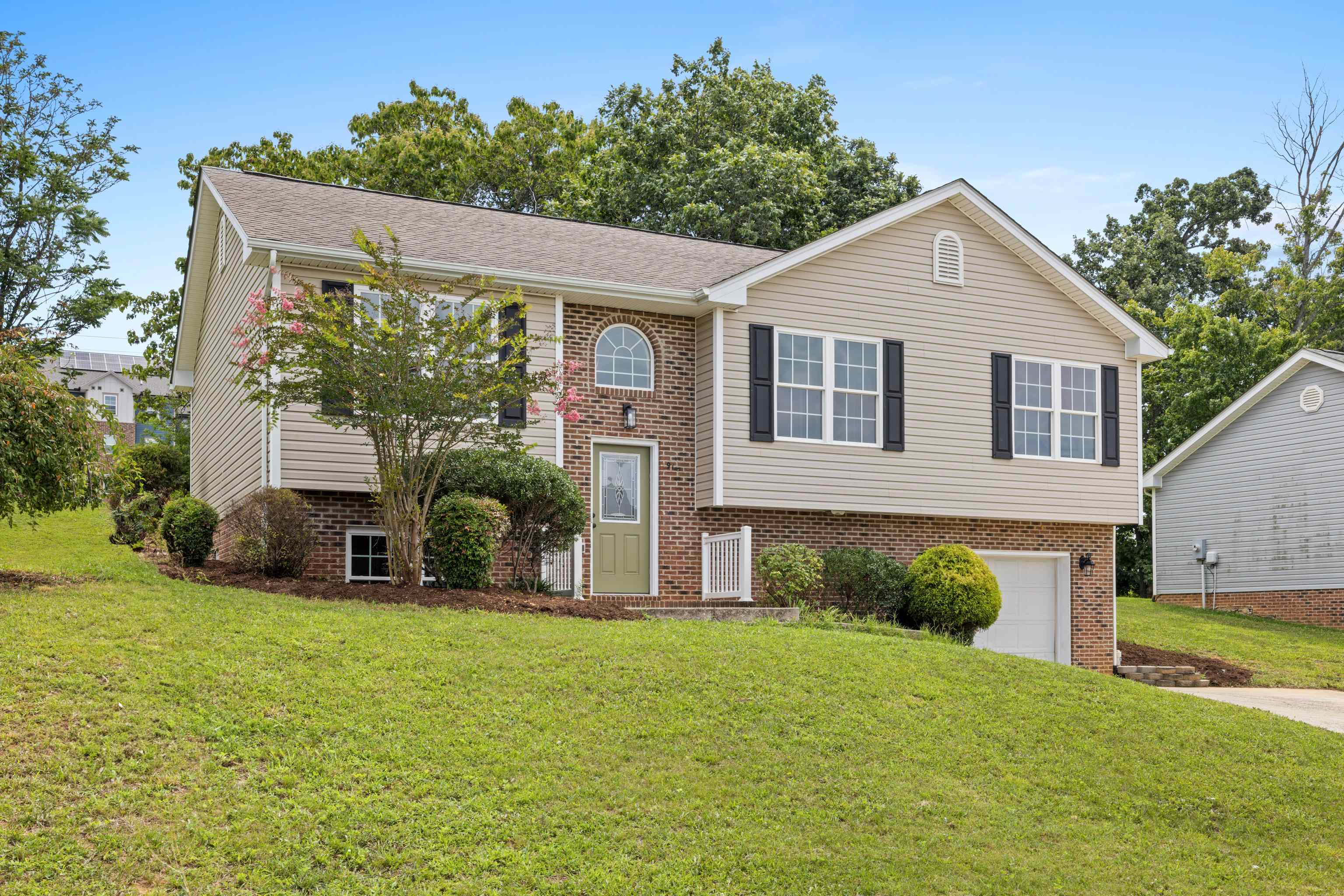 91 LOFTY CIR, STUARTS DRAFT, Virginia 24477, 5 Bedrooms Bedrooms, ,3 BathroomsBathrooms,Residential,91 LOFTY CIR,680691 MLS # 680691
