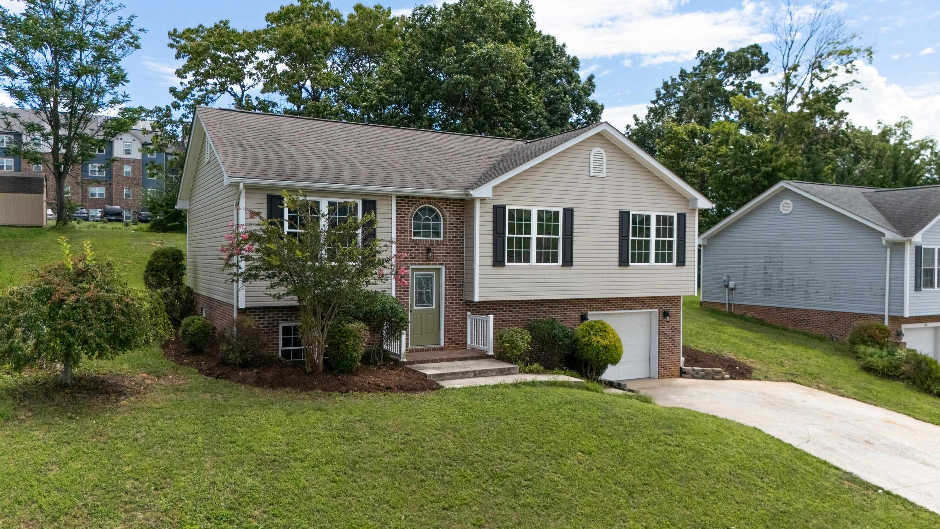 91 LOFTY CIR, STUARTS DRAFT, Virginia 24477, 5 Bedrooms Bedrooms, ,3 BathroomsBathrooms,Residential,91 LOFTY CIR,680691 MLS # 680691