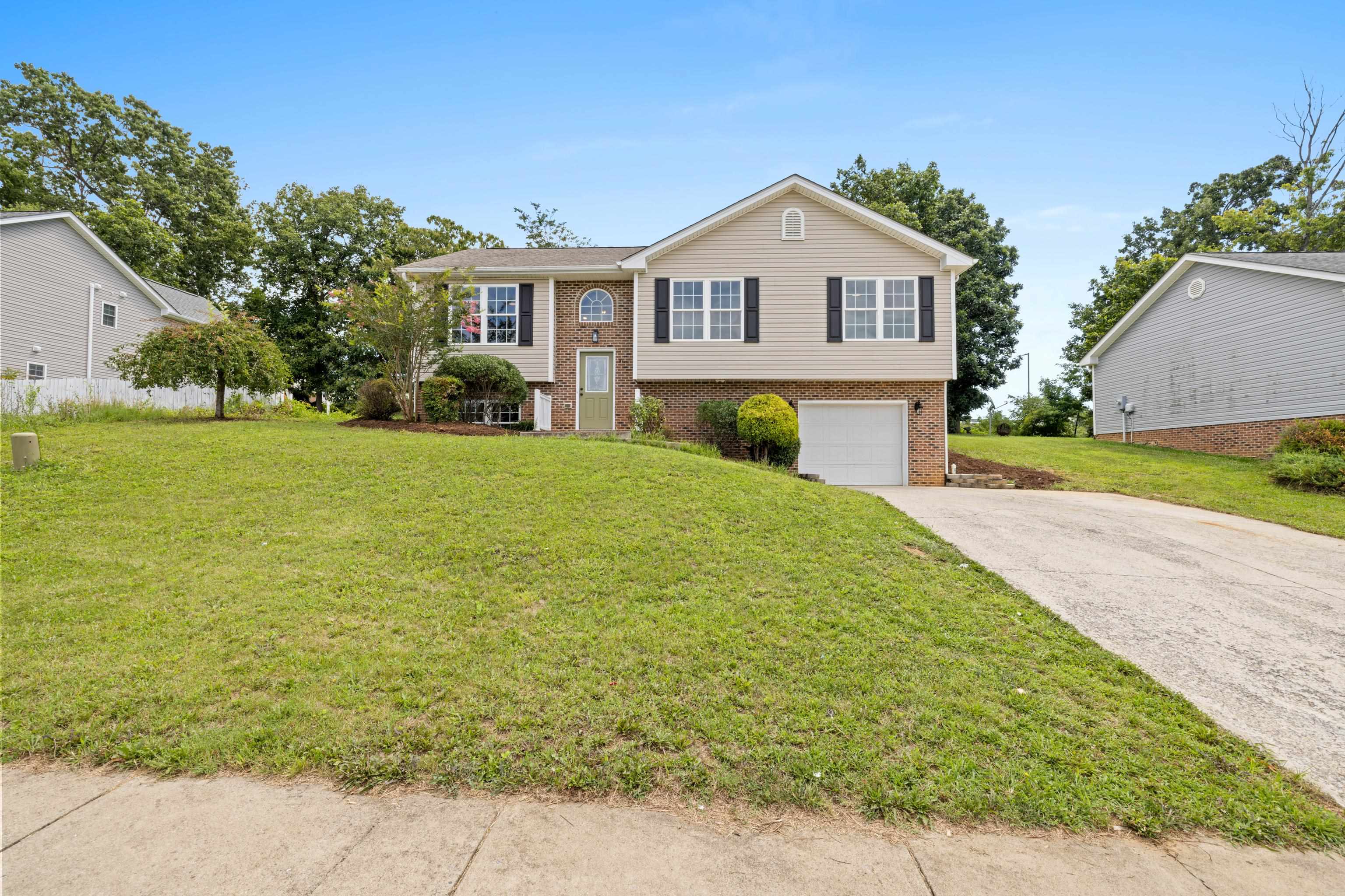 91 LOFTY CIR, STUARTS DRAFT, Virginia 24477, 5 Bedrooms Bedrooms, ,3 BathroomsBathrooms,Residential,91 LOFTY CIR,680691 MLS # 680691