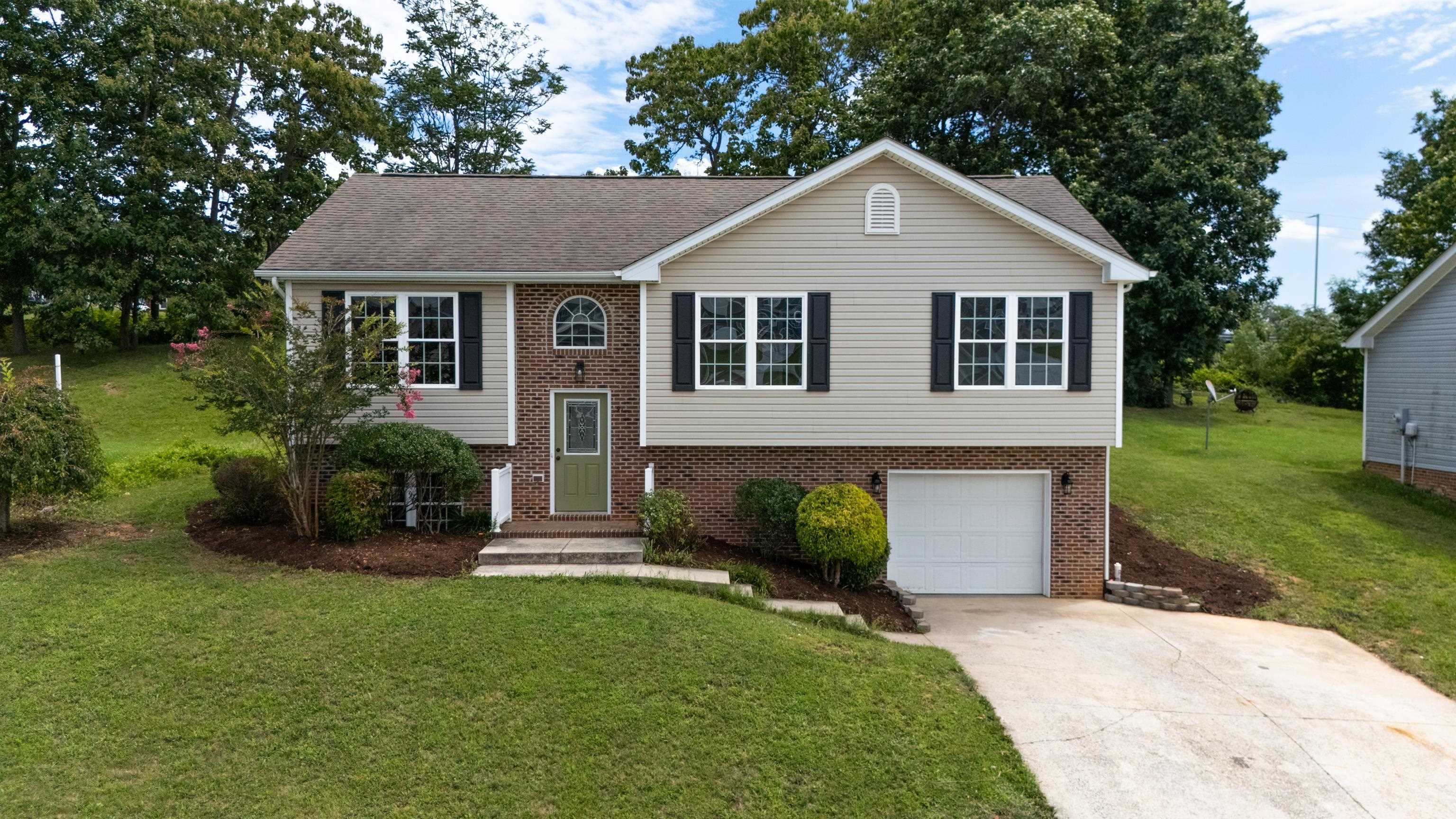 91 LOFTY CIR, STUARTS DRAFT, Virginia 24477, 5 Bedrooms Bedrooms, ,3 BathroomsBathrooms,Residential,91 LOFTY CIR,680691 MLS # 680691