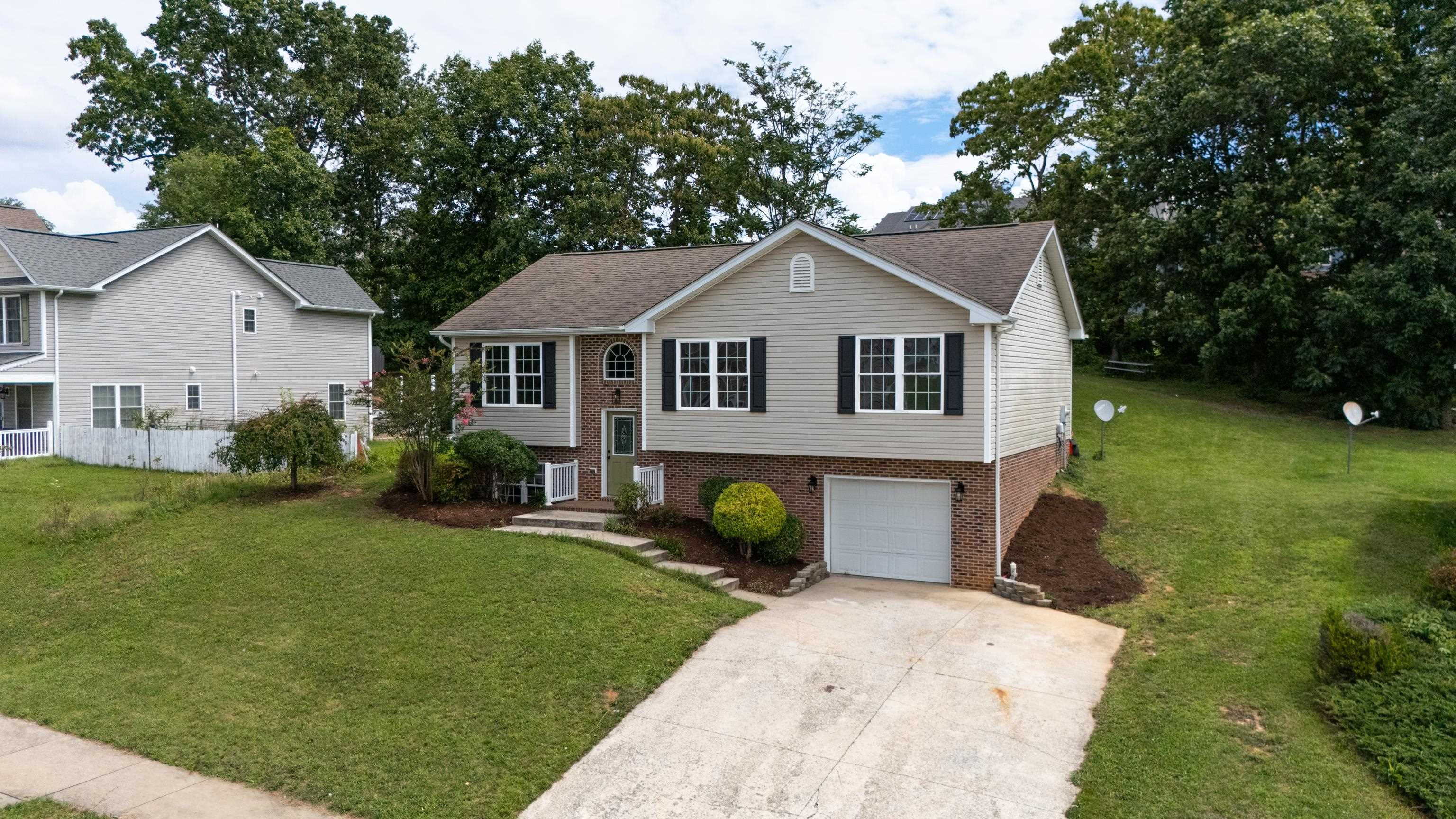91 LOFTY CIR, STUARTS DRAFT, Virginia 24477, 5 Bedrooms Bedrooms, ,3 BathroomsBathrooms,Residential,91 LOFTY CIR,680691 MLS # 680691