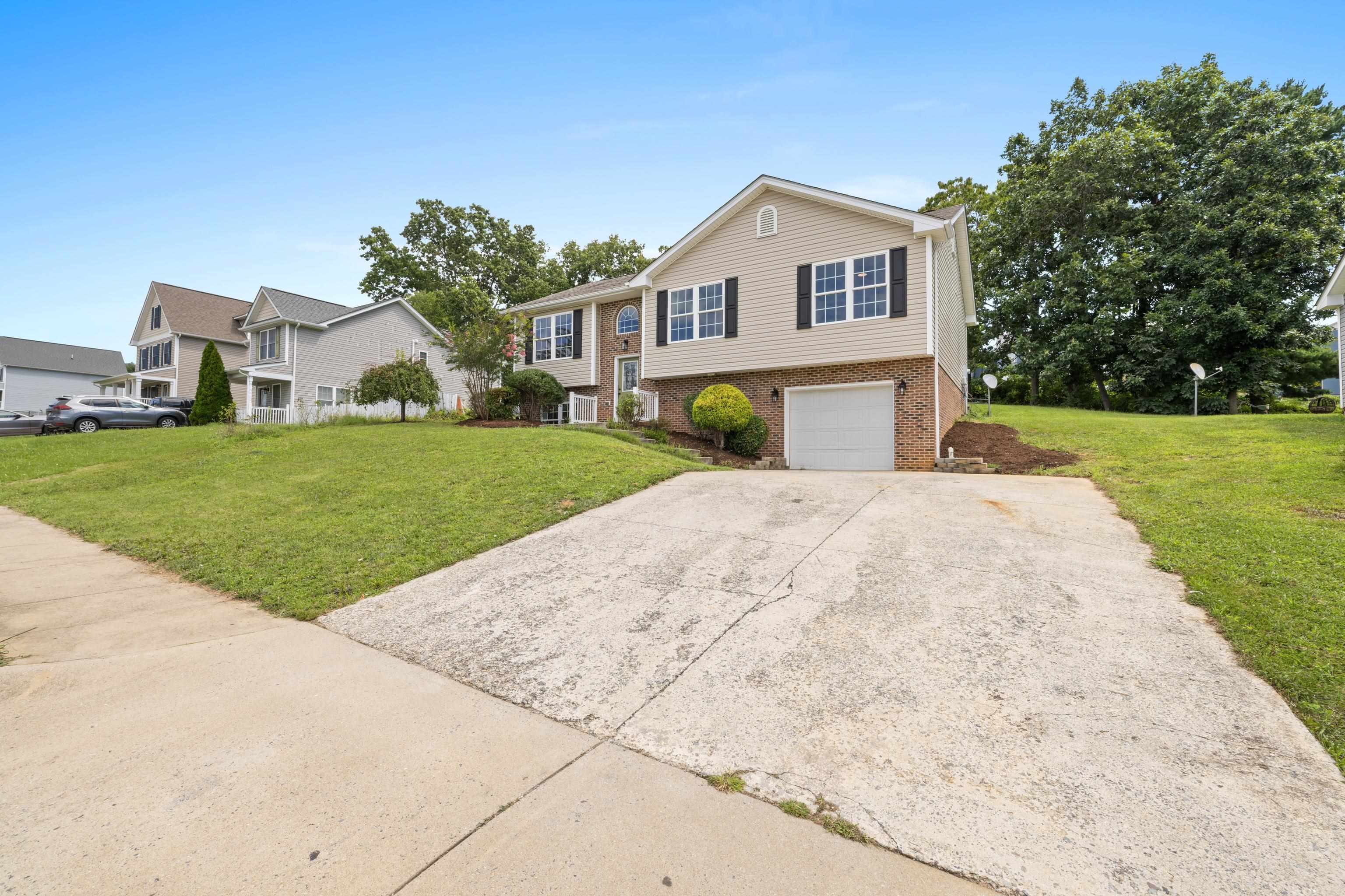 91 LOFTY CIR, STUARTS DRAFT, Virginia 24477, 5 Bedrooms Bedrooms, ,3 BathroomsBathrooms,Residential,91 LOFTY CIR,680691 MLS # 680691