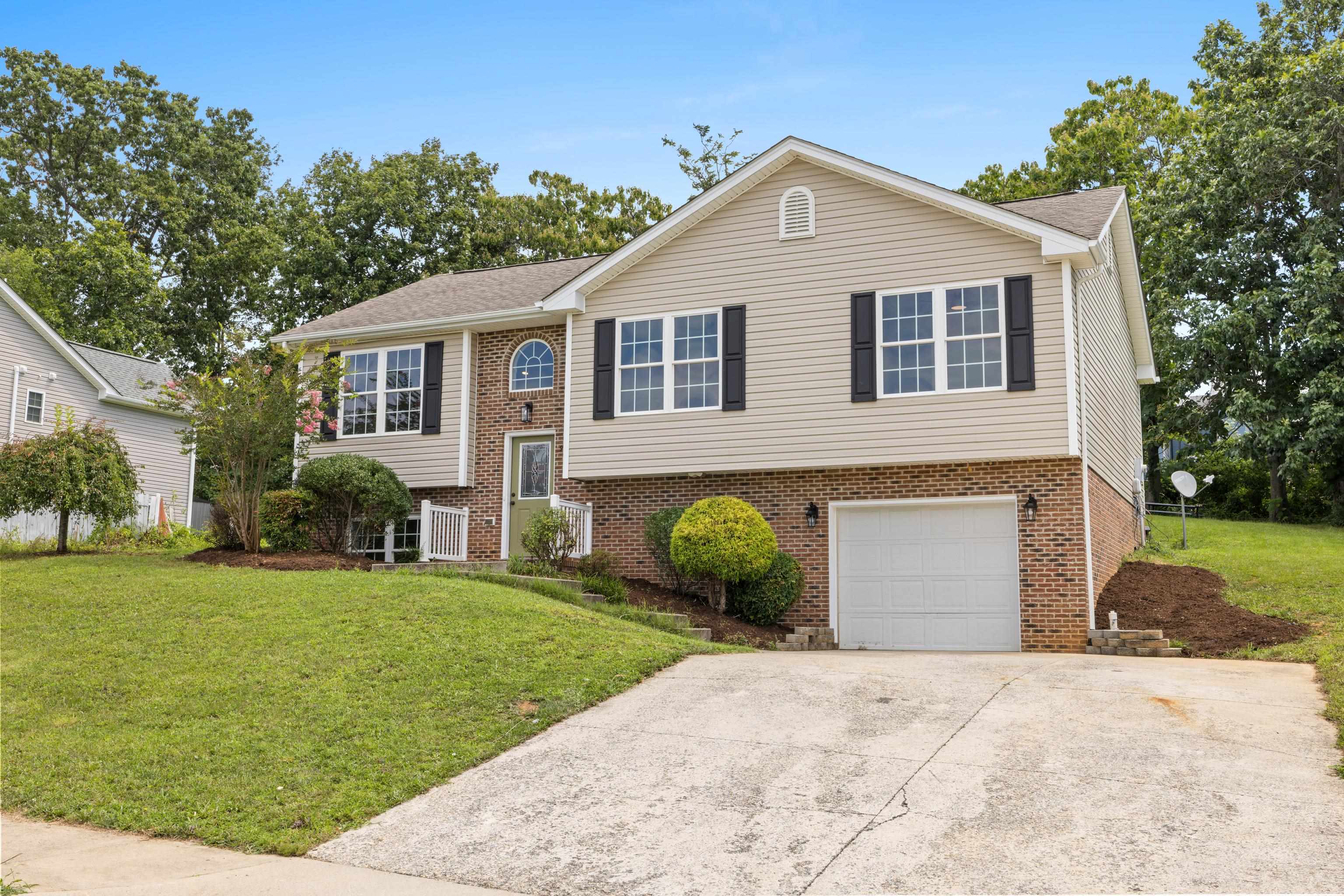 91 LOFTY CIR, STUARTS DRAFT, Virginia 24477, 5 Bedrooms Bedrooms, ,3 BathroomsBathrooms,Residential,91 LOFTY CIR,680691 MLS # 680691
