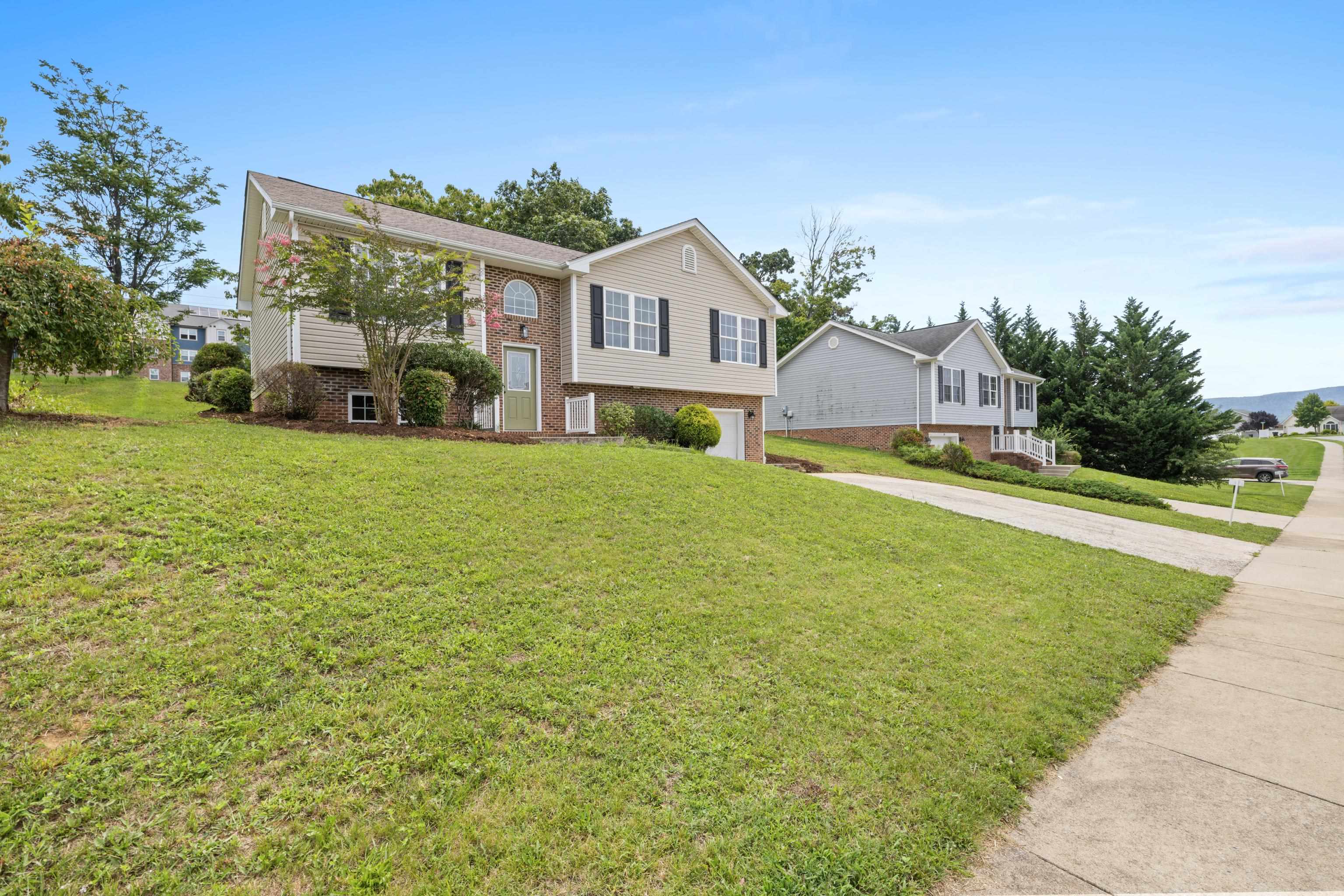 91 LOFTY CIR, STUARTS DRAFT, Virginia 24477, 5 Bedrooms Bedrooms, ,3 BathroomsBathrooms,Residential,91 LOFTY CIR,680691 MLS # 680691