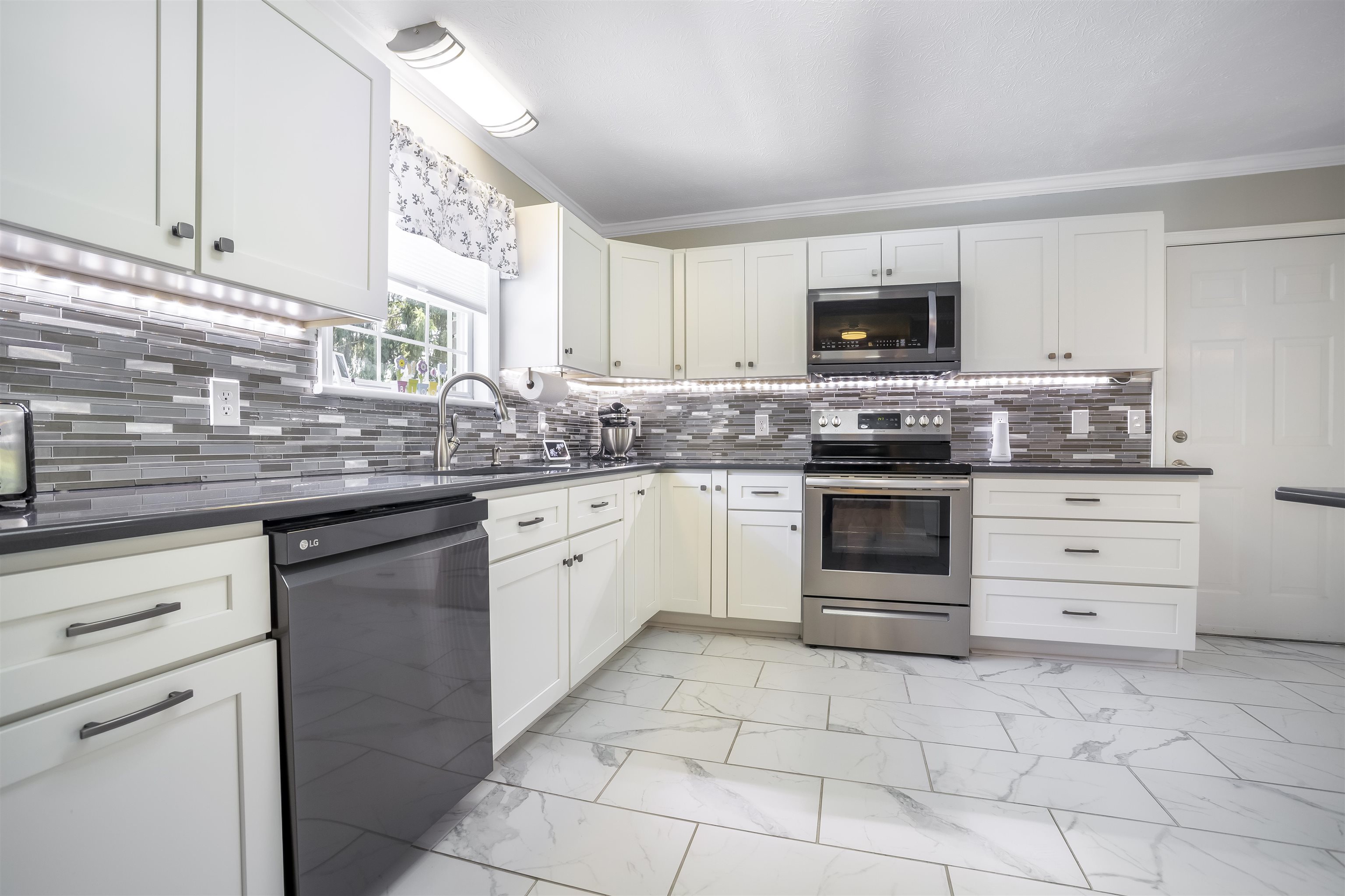 105 AMBER LN, BRIDGEWATER, Virginia 22812, 4 Bedrooms Bedrooms, ,3 BathroomsBathrooms,Residential,105 AMBER LN,680541 MLS # 680541
