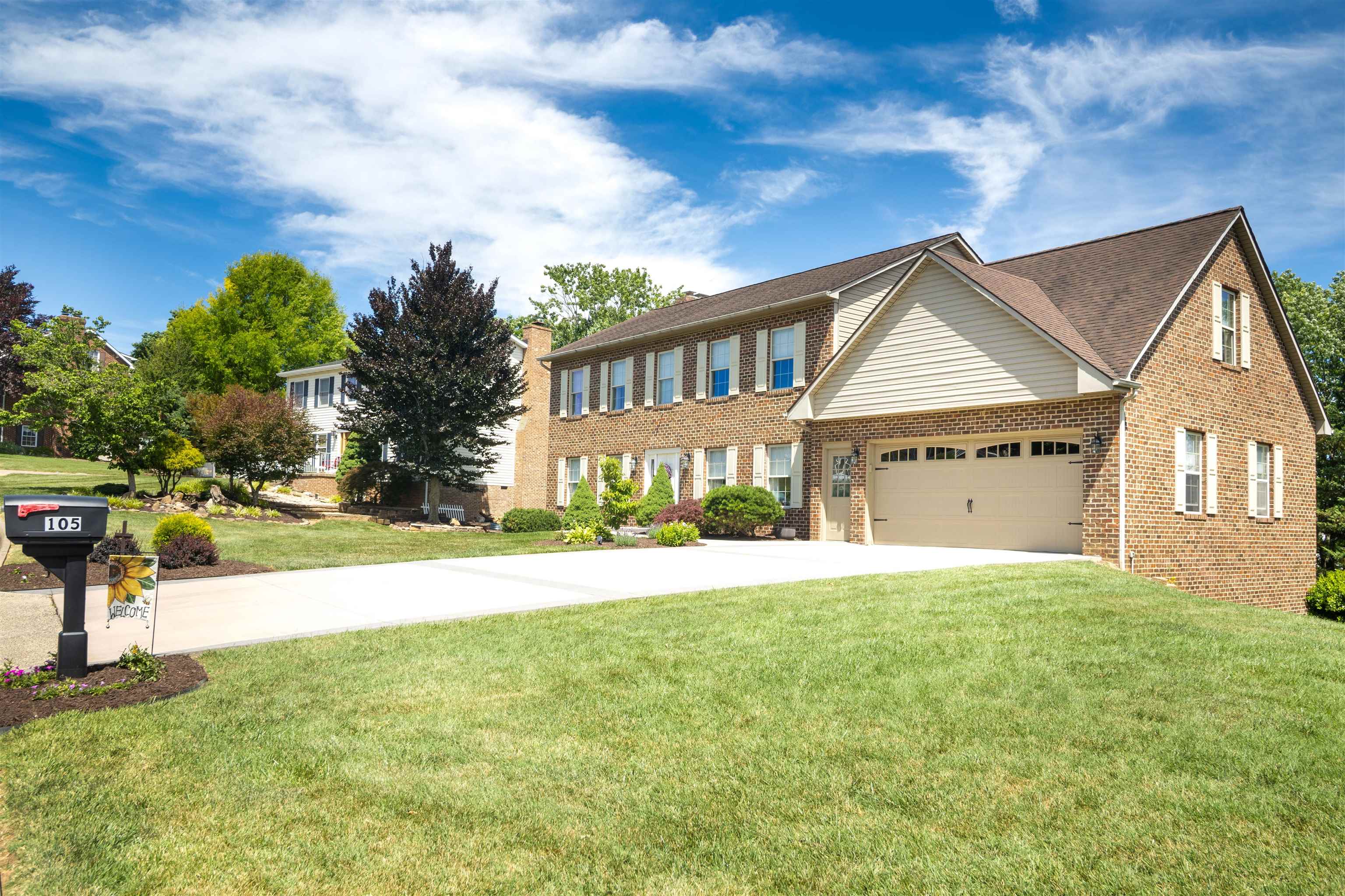 105 AMBER LN, BRIDGEWATER, Virginia 22812, 4 Bedrooms Bedrooms, ,3 BathroomsBathrooms,Residential,105 AMBER LN,680541 MLS # 680541
