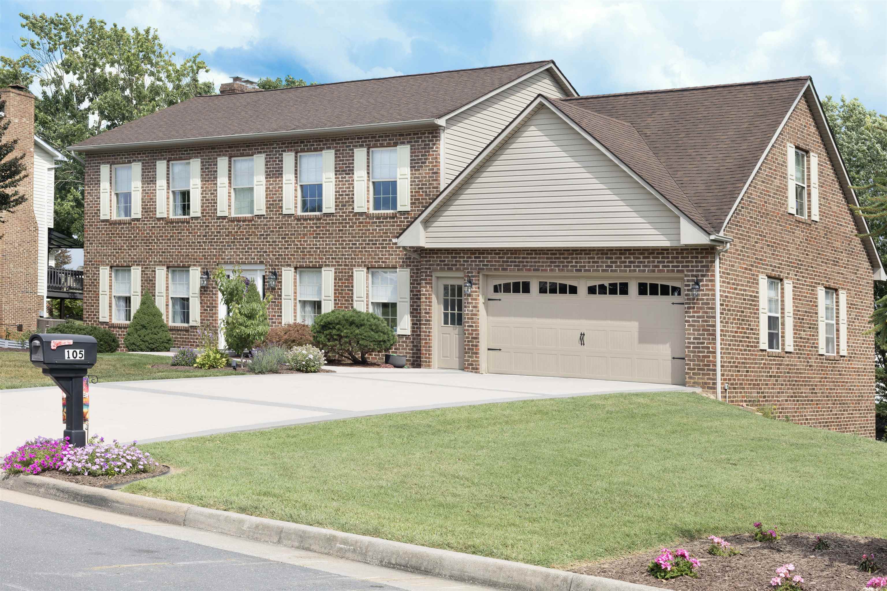 105 AMBER LN, BRIDGEWATER, Virginia 22812, 4 Bedrooms Bedrooms, ,3 BathroomsBathrooms,Residential,105 AMBER LN,680541 MLS # 680541