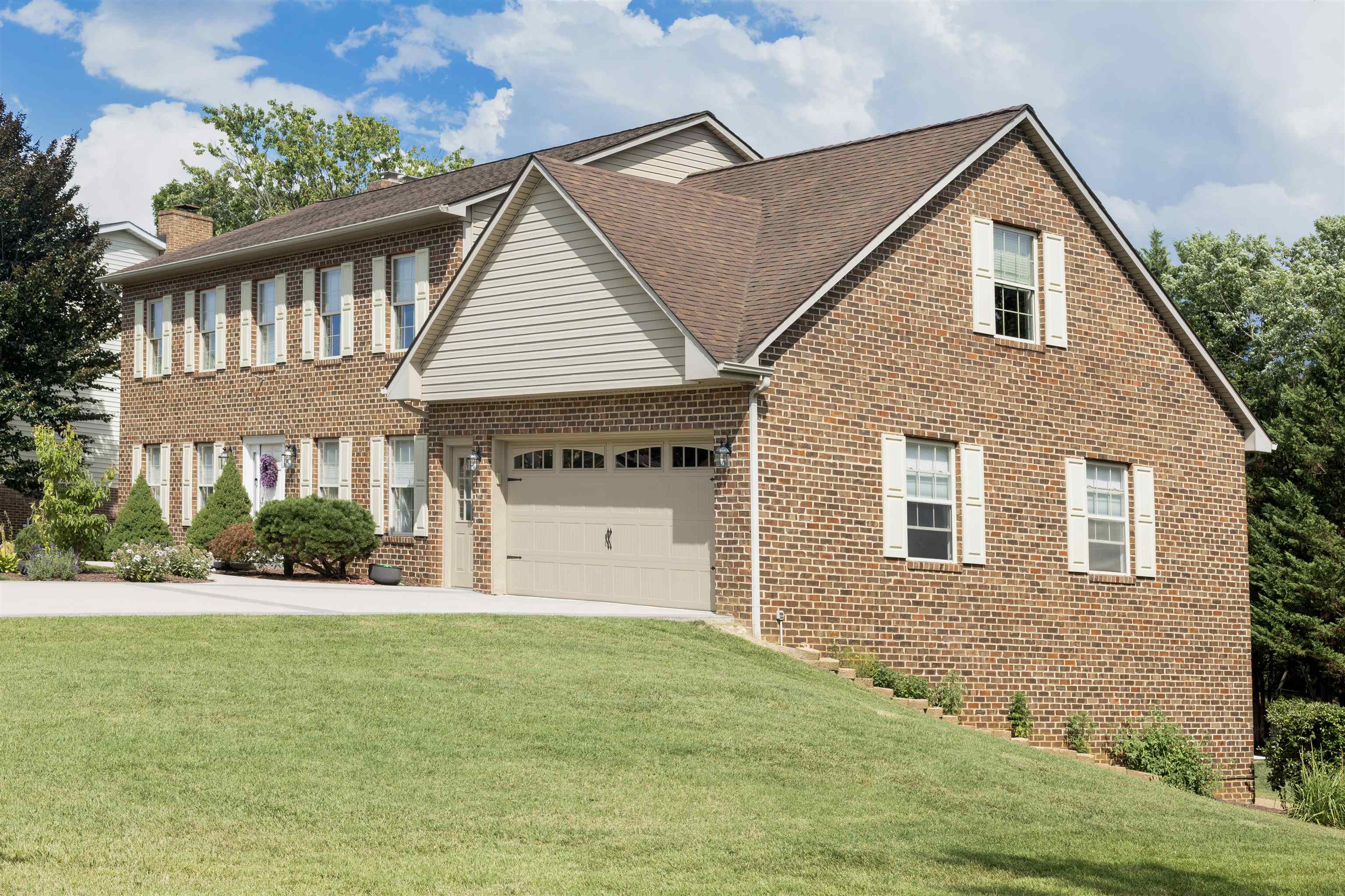 105 AMBER LN, BRIDGEWATER, Virginia 22812, 4 Bedrooms Bedrooms, ,3 BathroomsBathrooms,Residential,105 AMBER LN,680541 MLS # 680541