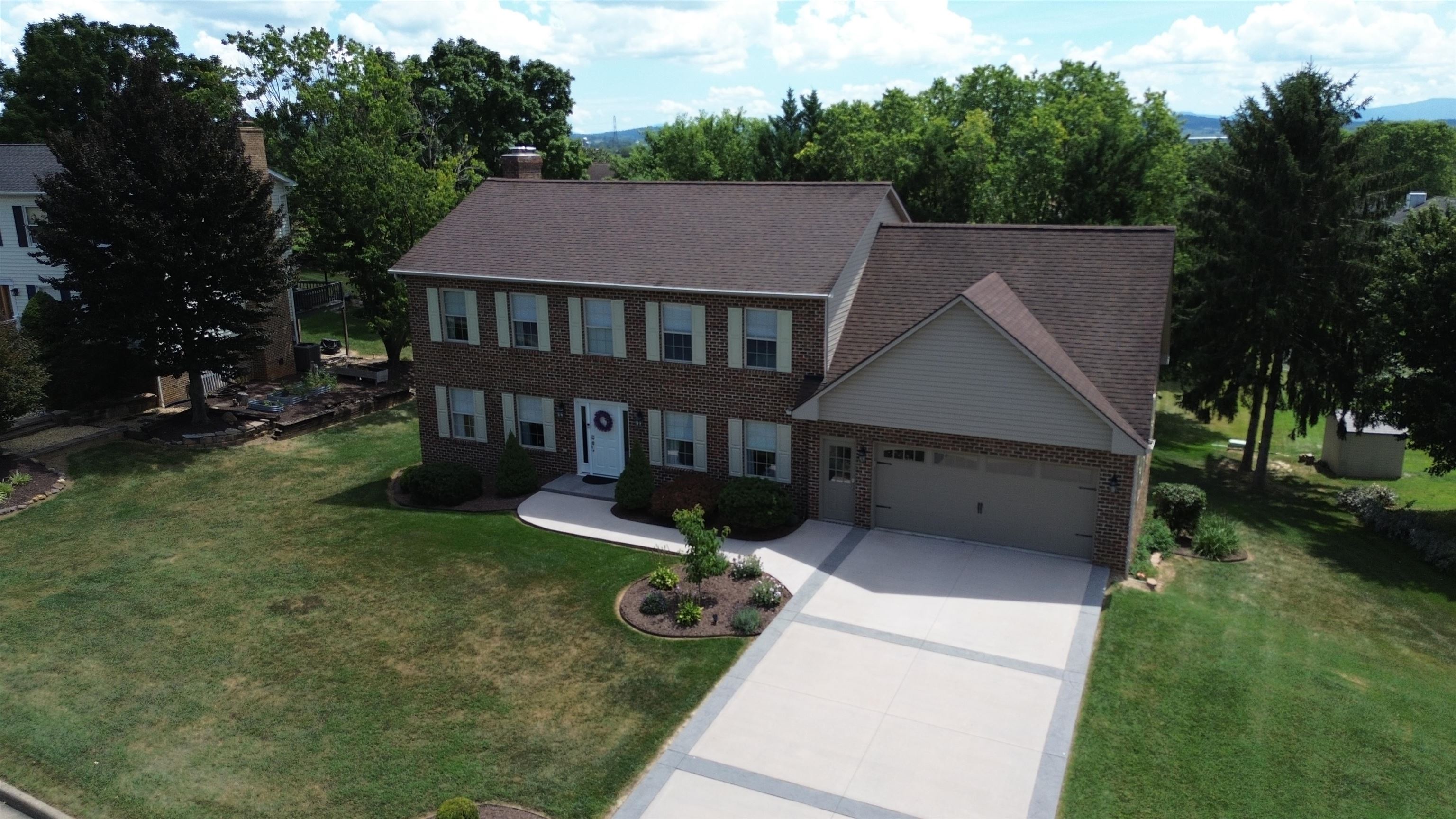 105 AMBER LN, BRIDGEWATER, Virginia 22812, 4 Bedrooms Bedrooms, ,3 BathroomsBathrooms,Residential,105 AMBER LN,680541 MLS # 680541