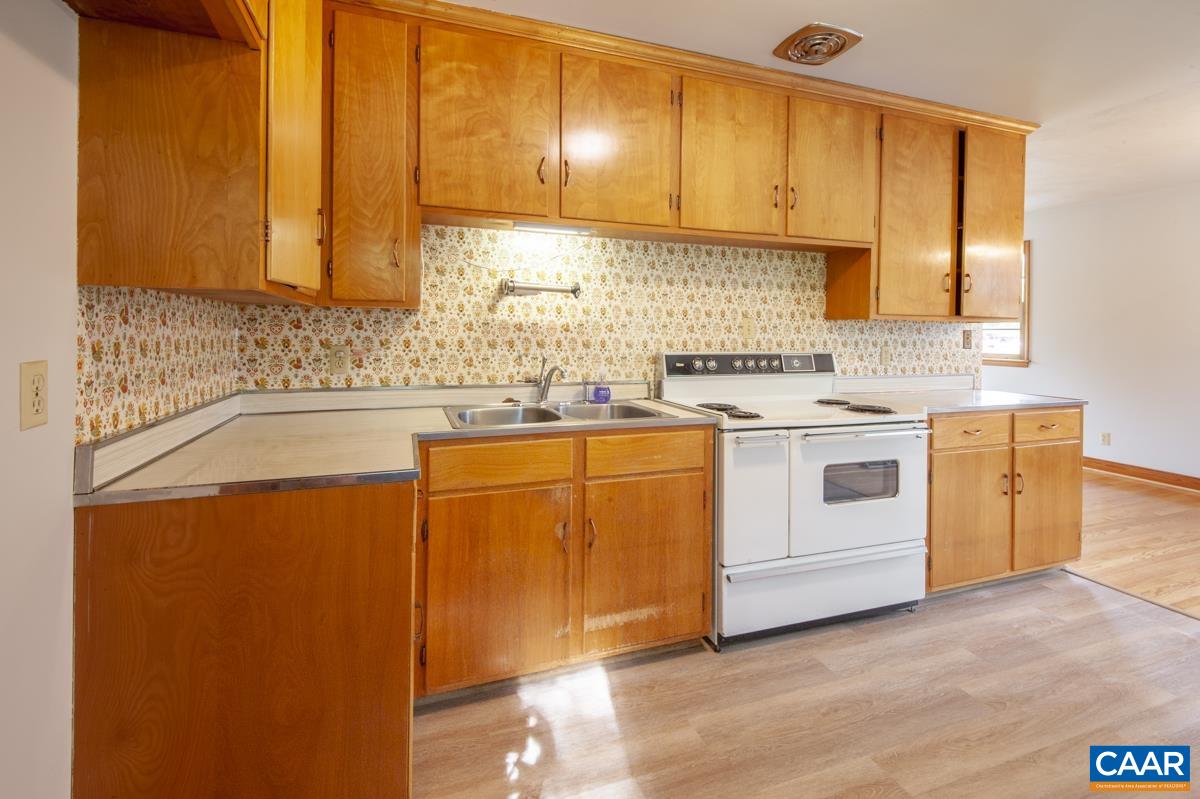 331 CAMELLIA DR, CHARLOTTESVILLE, Virginia 22903, 3 Bedrooms Bedrooms, ,1 BathroomBathrooms,Residential,331 CAMELLIA DR,680629 MLS # 680629 331 CAMELLIA DR, CHARLOTTESVILLE, Virginia 22903, 3 Bedrooms Bedrooms, ,1 BathroomBathrooms,Residential,331 CAMELLIA DR,680629 MLS # 680629