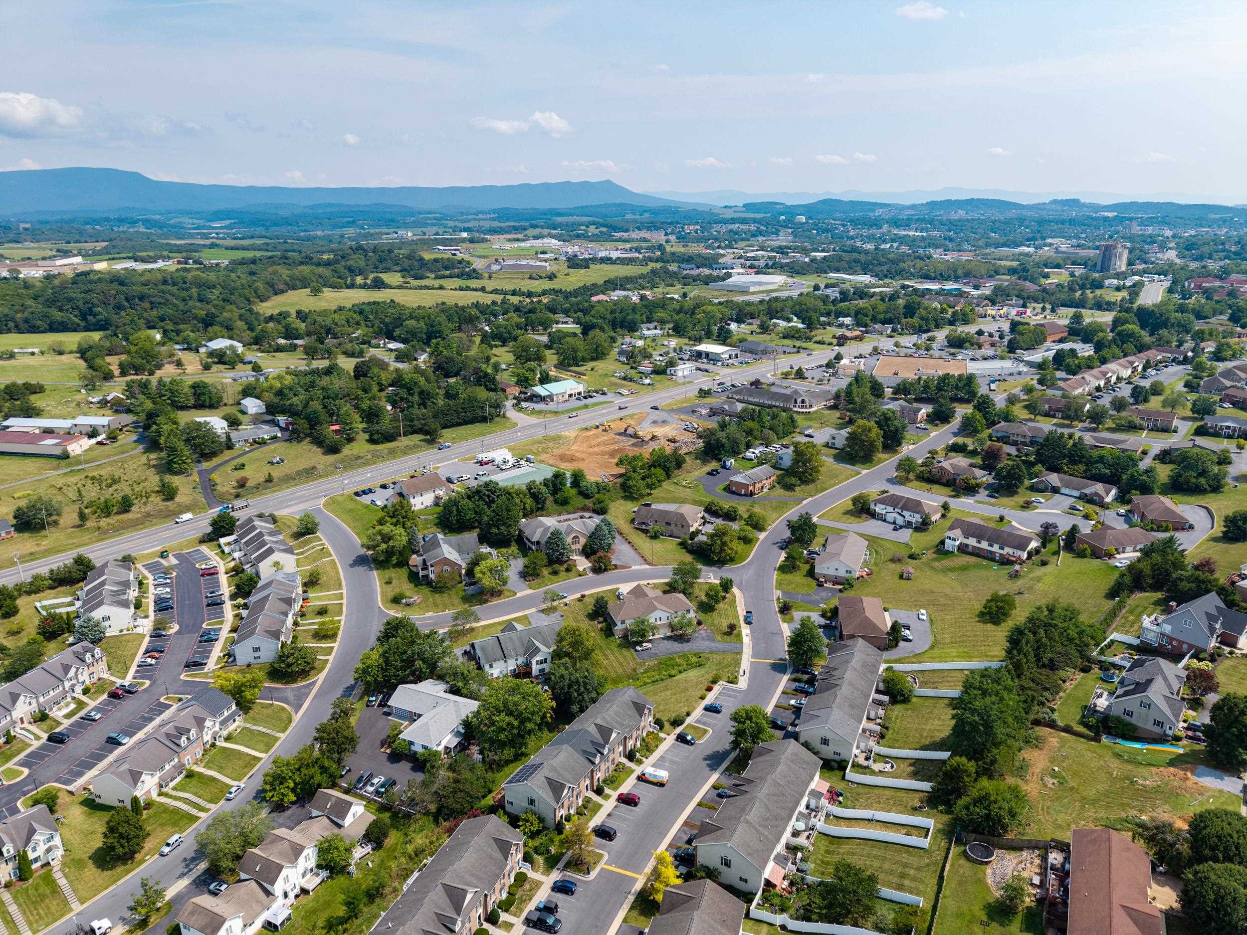 1950 BUTTONWOOD CT, HARRISONBURG, Virginia 22802, 3 Bedrooms Bedrooms, ,3 BathroomsBathrooms,Residential,1950 BUTTONWOOD CT,680698 MLS # 680698 1950 BUTTONWOOD CT, HARRISONBURG, Virginia 22802, 3 Bedrooms Bedrooms, ,3 BathroomsBathrooms,Residential,1950 BUTTONWOOD CT,680698 MLS # 680698