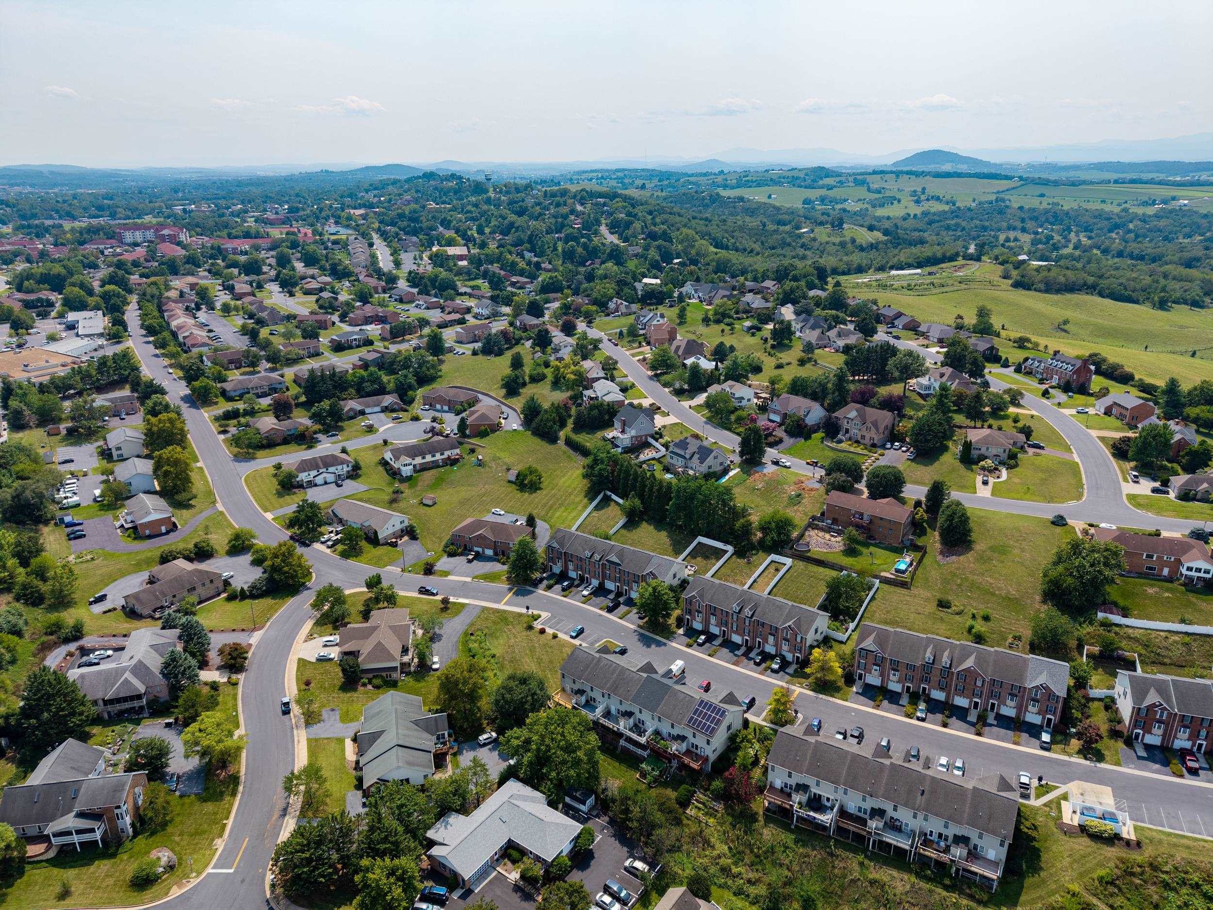 1950 BUTTONWOOD CT, HARRISONBURG, Virginia 22802, 3 Bedrooms Bedrooms, ,3 BathroomsBathrooms,Residential,1950 BUTTONWOOD CT,680698 MLS # 680698 1950 BUTTONWOOD CT, HARRISONBURG, Virginia 22802, 3 Bedrooms Bedrooms, ,3 BathroomsBathrooms,Residential,1950 BUTTONWOOD CT,680698 MLS # 680698