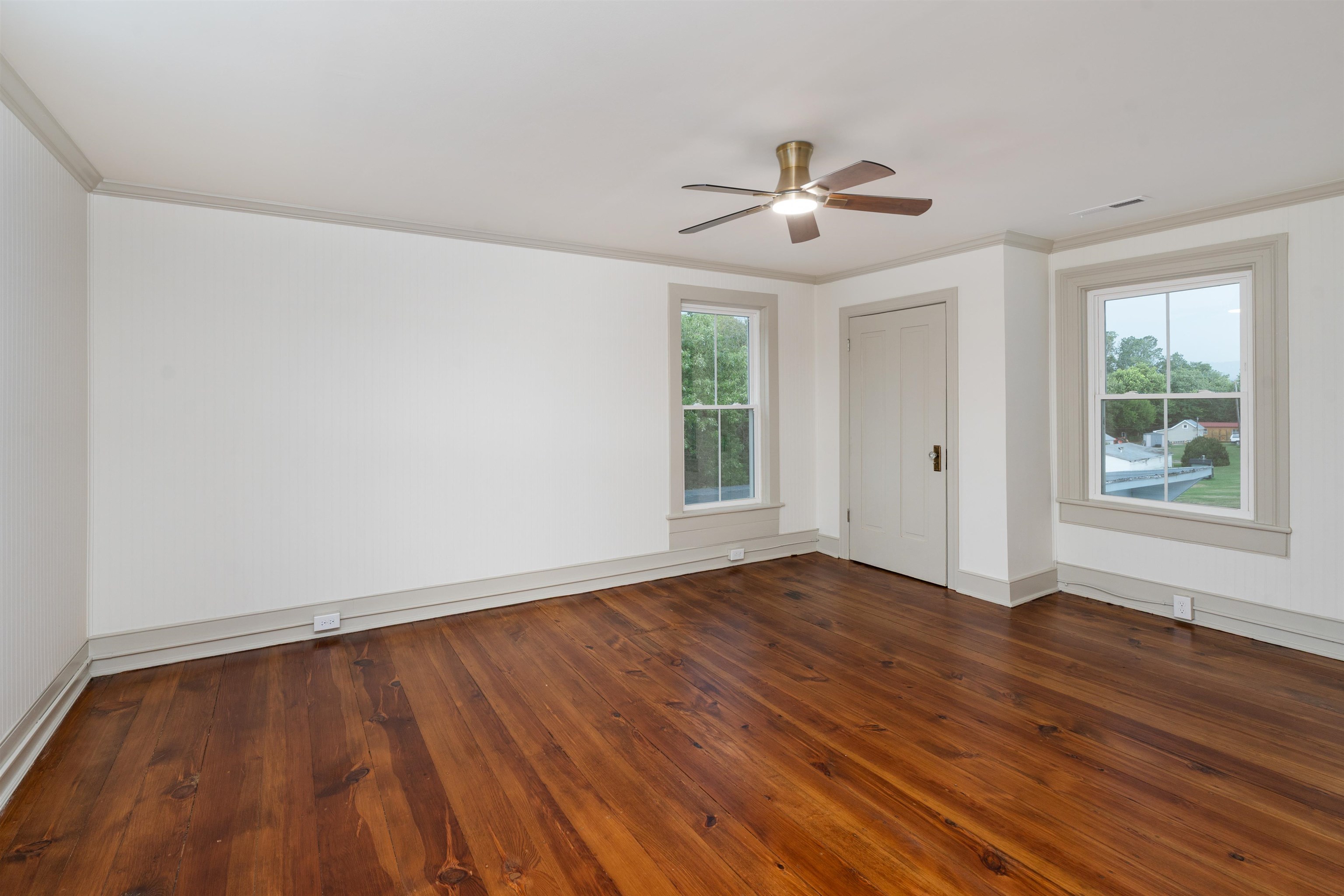 208 ORCHARD DR, TIMBERVILLE, Virginia 22853, 5 Bedrooms Bedrooms, ,2 BathroomsBathrooms,Residential,208 ORCHARD DR,680703 MLS # 680703 208 ORCHARD DR, TIMBERVILLE, Virginia 22853, 5 Bedrooms Bedrooms, ,2 BathroomsBathrooms,Residential,208 ORCHARD DR,680703 MLS # 680703