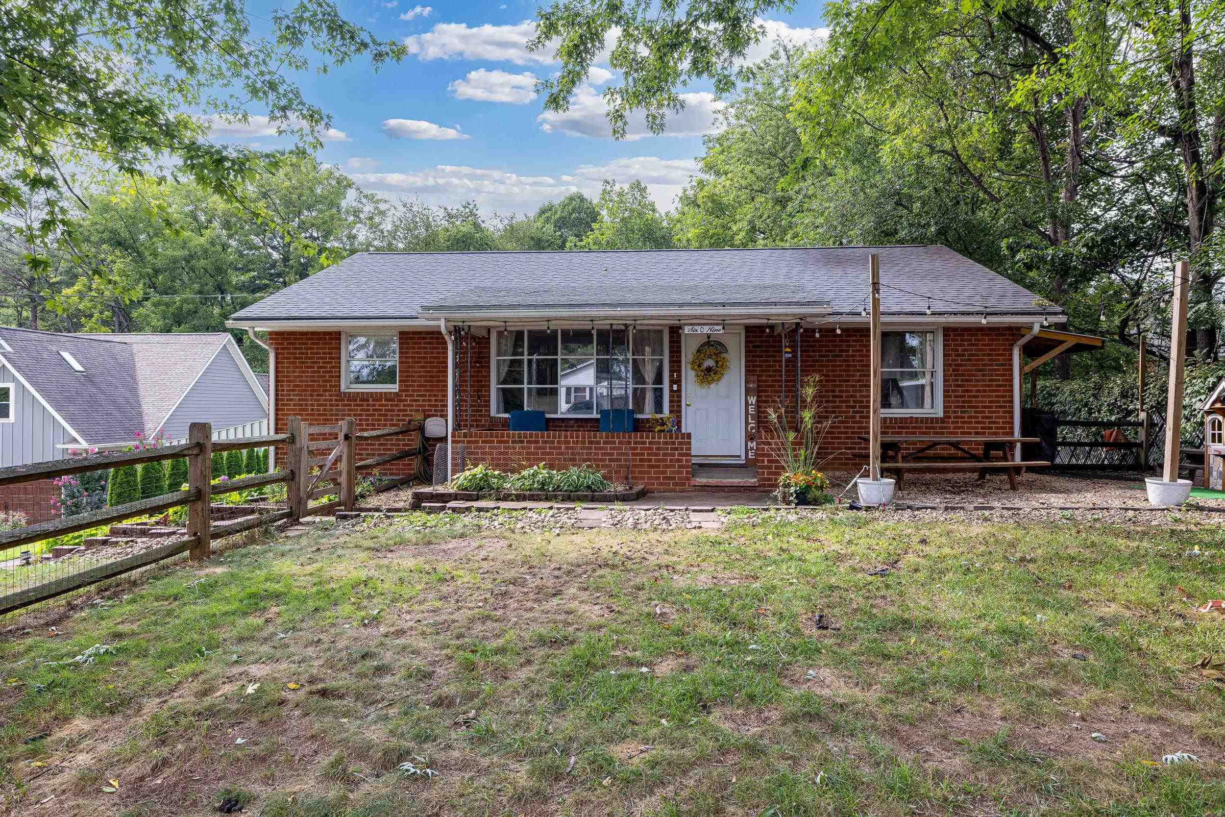 609 W BANK ST, BRIDGEWATER, Virginia 22812, 3 Bedrooms Bedrooms, ,1 BathroomBathrooms,Residential,609 W BANK ST,680707 MLS # 680707