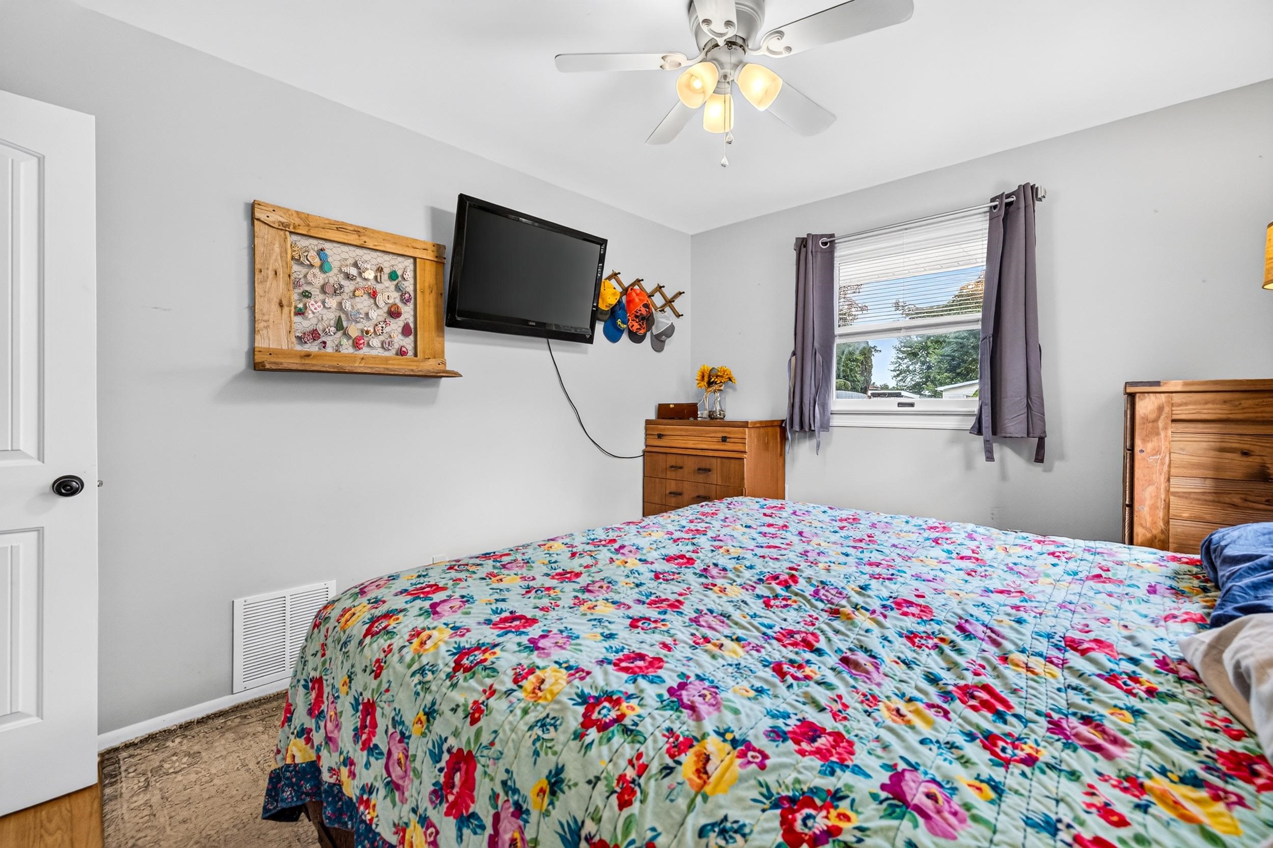 609 W BANK ST, BRIDGEWATER, Virginia 22812, 3 Bedrooms Bedrooms, ,1 BathroomBathrooms,Residential,609 W BANK ST,680707 MLS # 680707