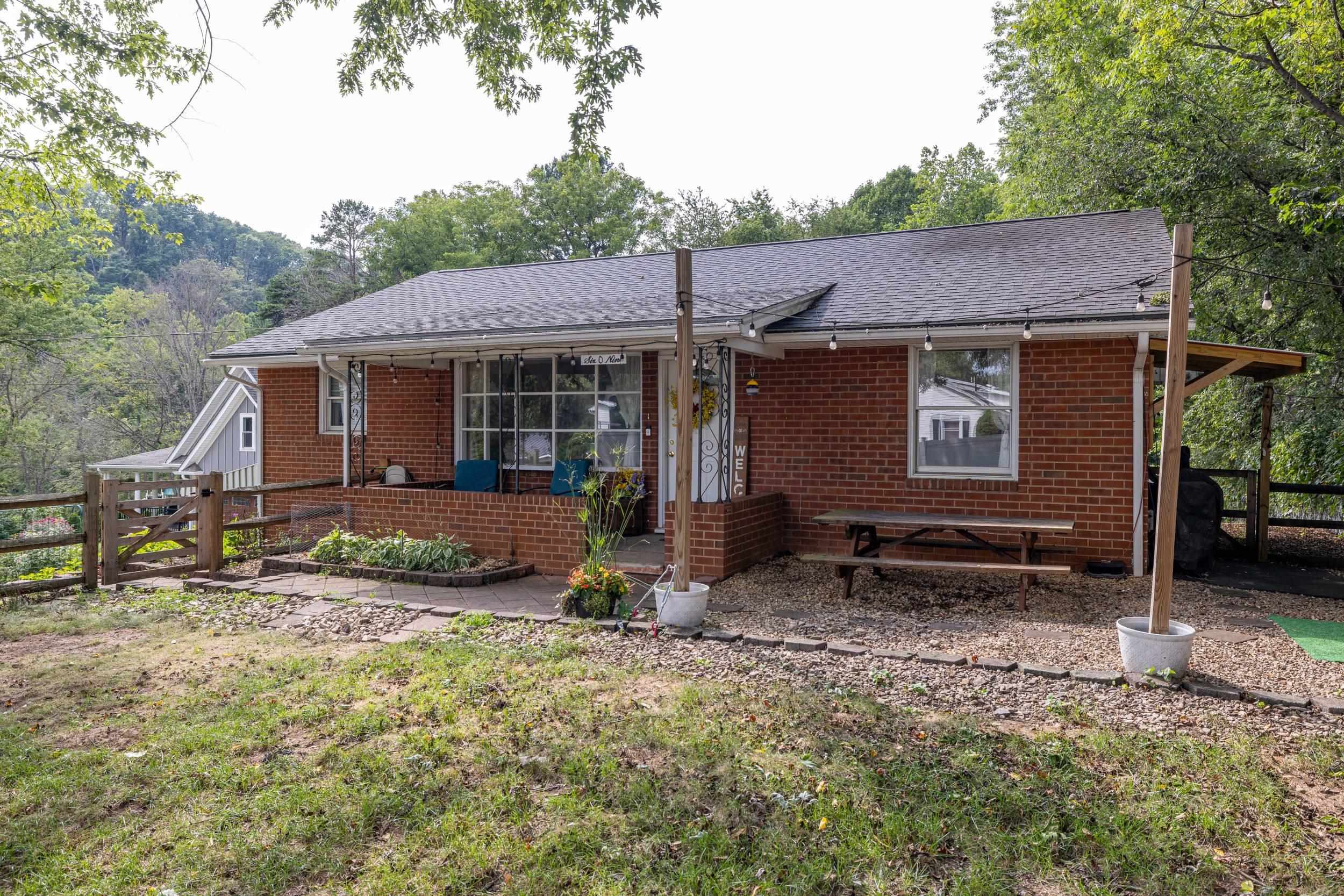 609 W BANK ST, BRIDGEWATER, Virginia 22812, 3 Bedrooms Bedrooms, ,1 BathroomBathrooms,Residential,609 W BANK ST,680707 MLS # 680707