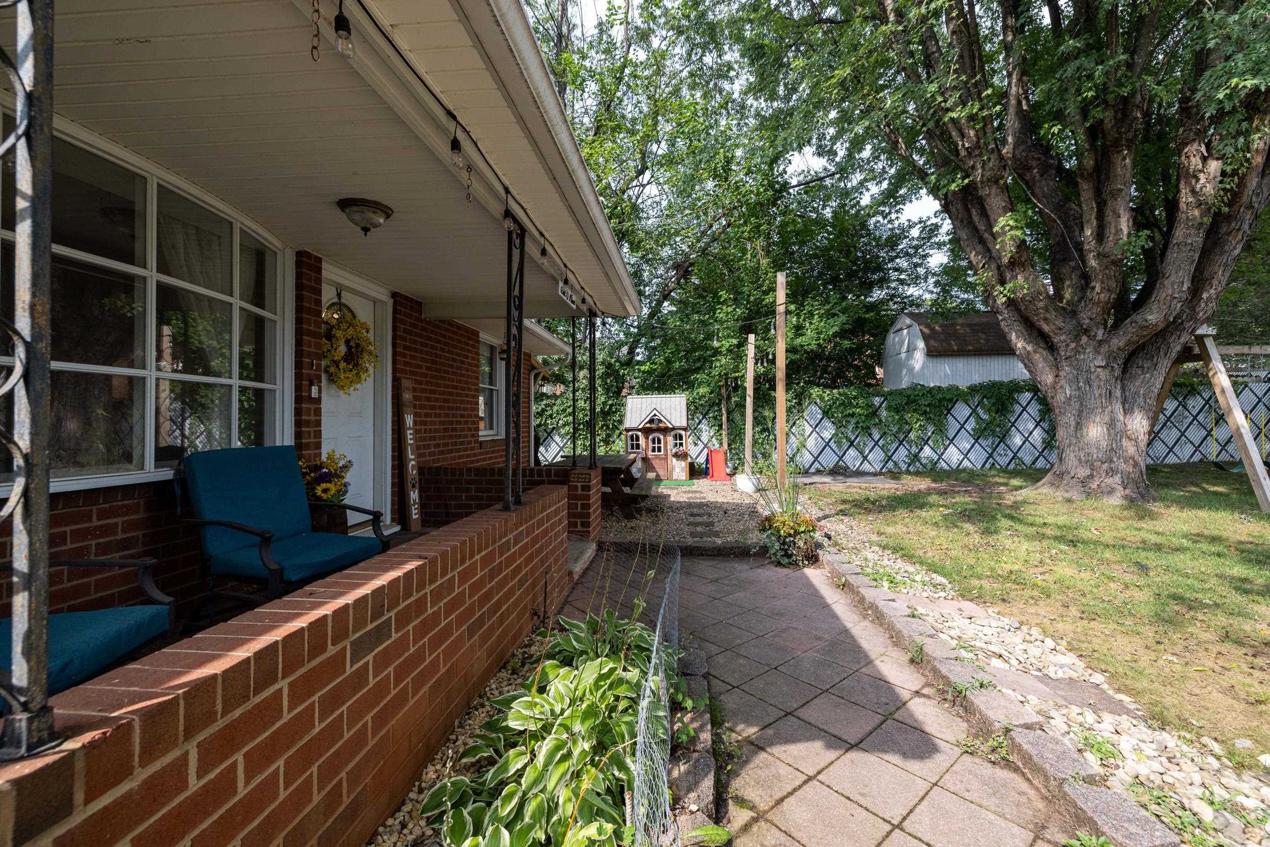 609 W BANK ST, BRIDGEWATER, Virginia 22812, 3 Bedrooms Bedrooms, ,1 BathroomBathrooms,Residential,609 W BANK ST,680707 MLS # 680707