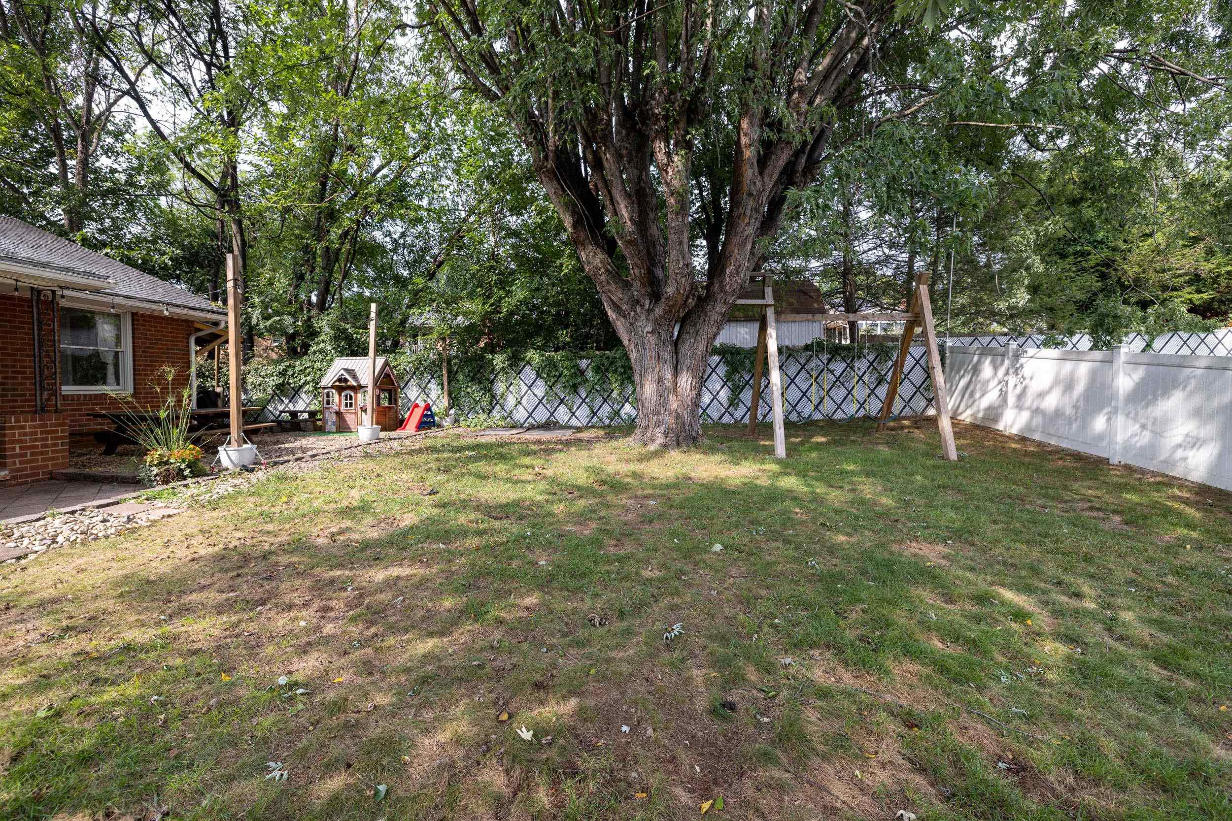 609 W BANK ST, BRIDGEWATER, Virginia 22812, 3 Bedrooms Bedrooms, ,1 BathroomBathrooms,Residential,609 W BANK ST,680707 MLS # 680707