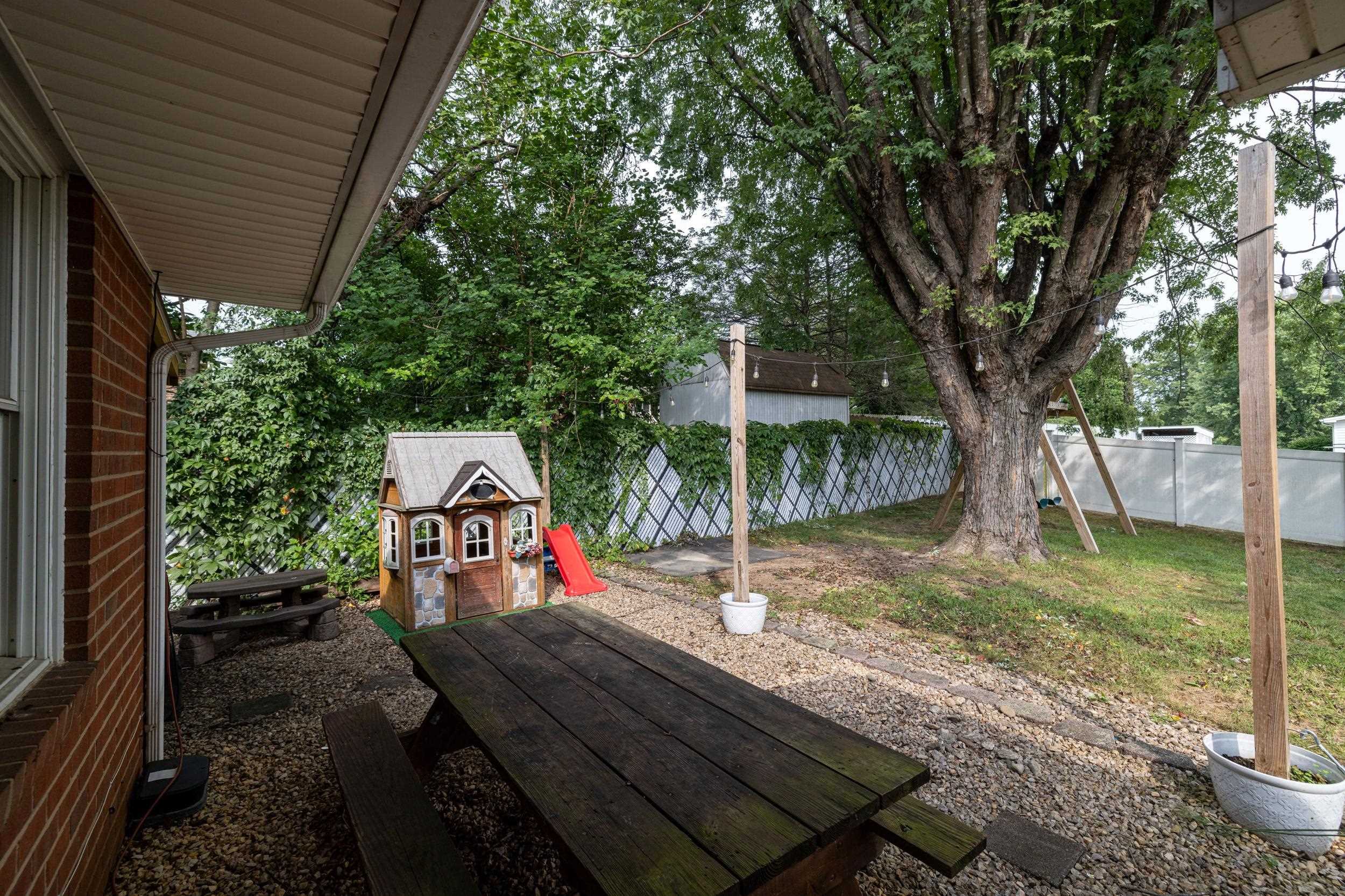 609 W BANK ST, BRIDGEWATER, Virginia 22812, 3 Bedrooms Bedrooms, ,1 BathroomBathrooms,Residential,609 W BANK ST,680707 MLS # 680707