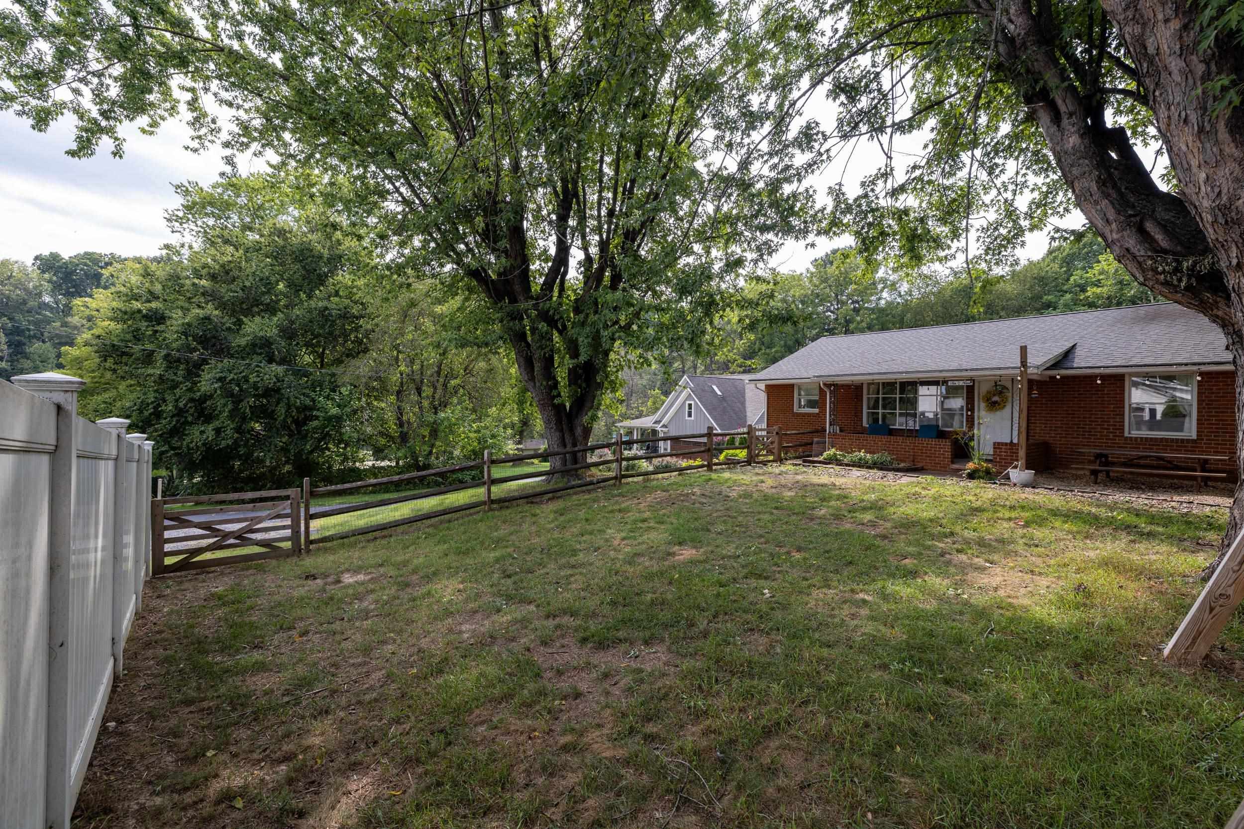 609 W BANK ST, BRIDGEWATER, Virginia 22812, 3 Bedrooms Bedrooms, ,1 BathroomBathrooms,Residential,609 W BANK ST,680707 MLS # 680707