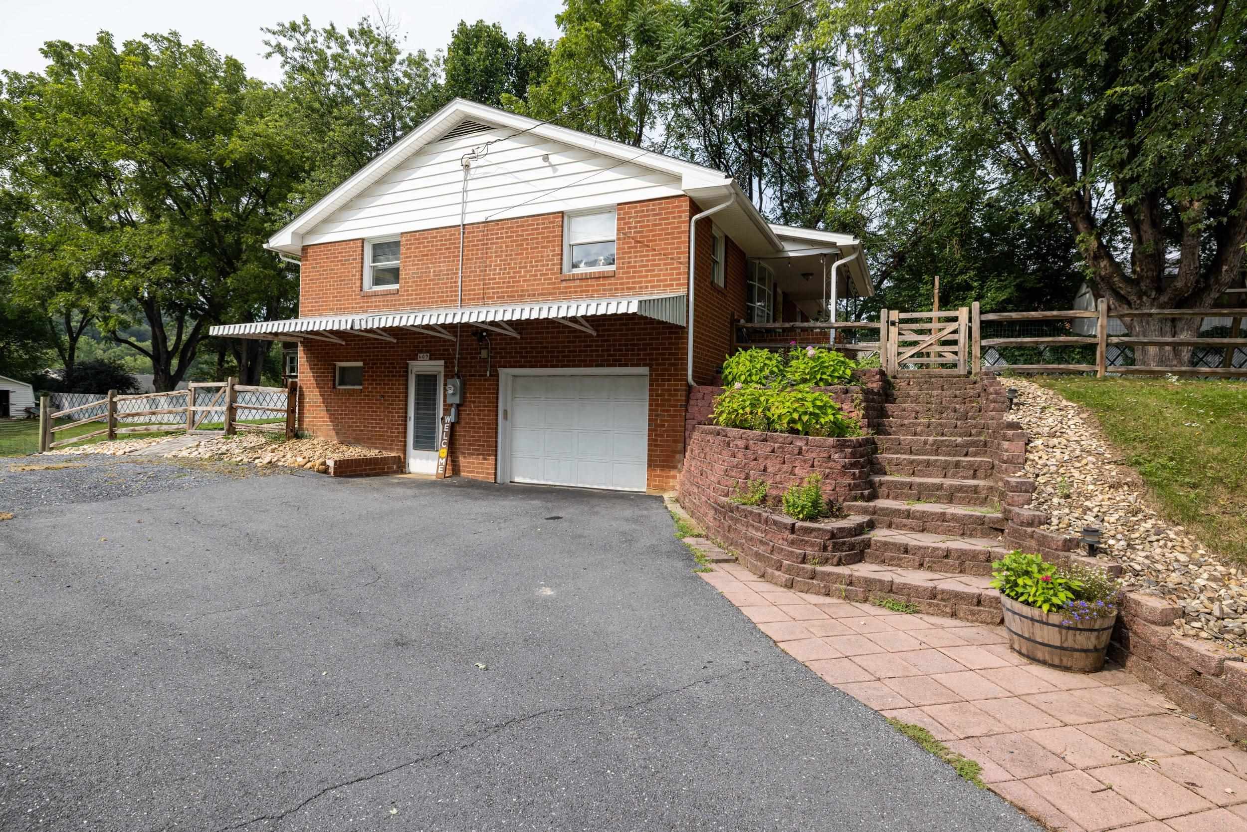 609 W BANK ST, BRIDGEWATER, Virginia 22812, 3 Bedrooms Bedrooms, ,1 BathroomBathrooms,Residential,609 W BANK ST,680707 MLS # 680707