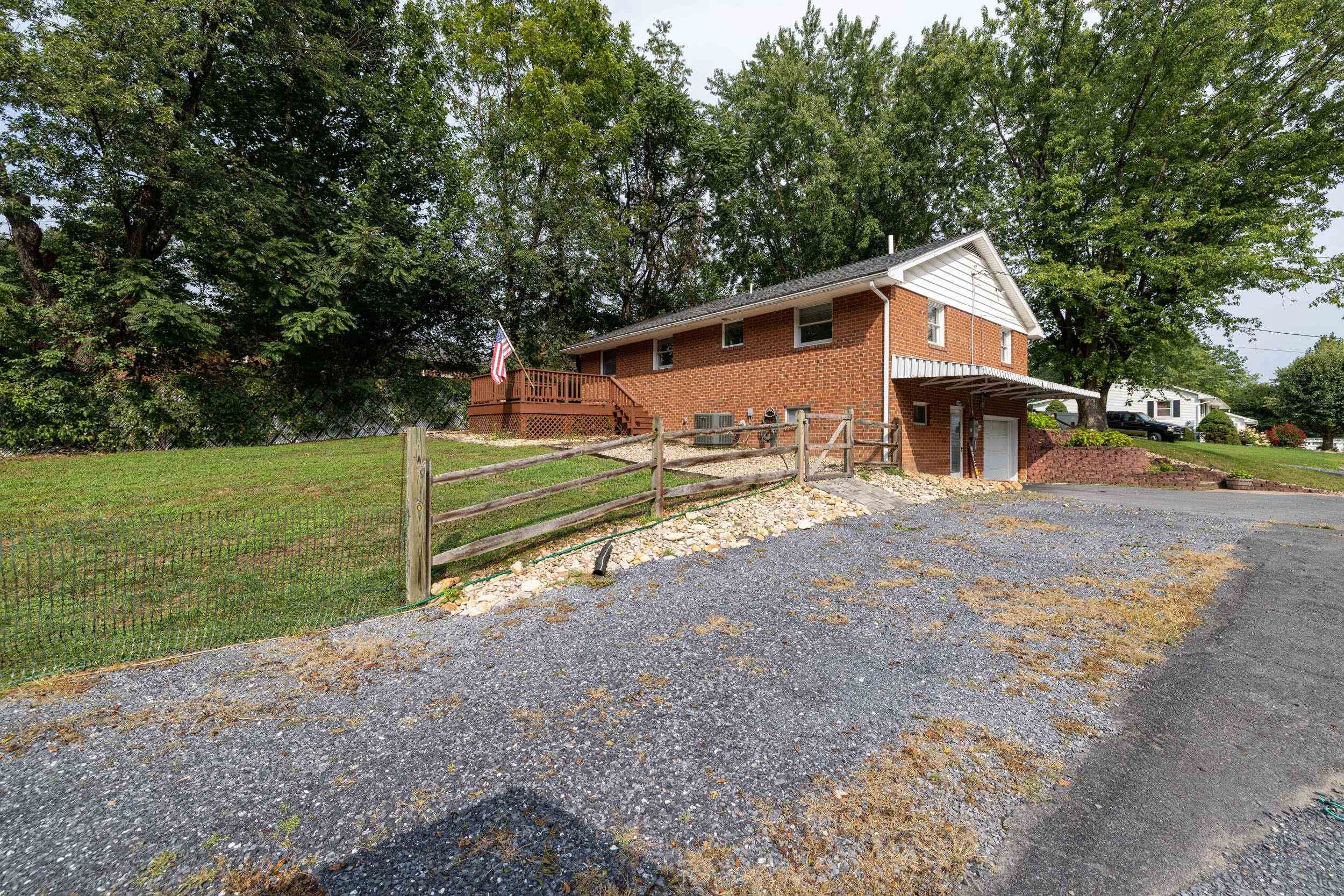 609 W BANK ST, BRIDGEWATER, Virginia 22812, 3 Bedrooms Bedrooms, ,1 BathroomBathrooms,Residential,609 W BANK ST,680707 MLS # 680707