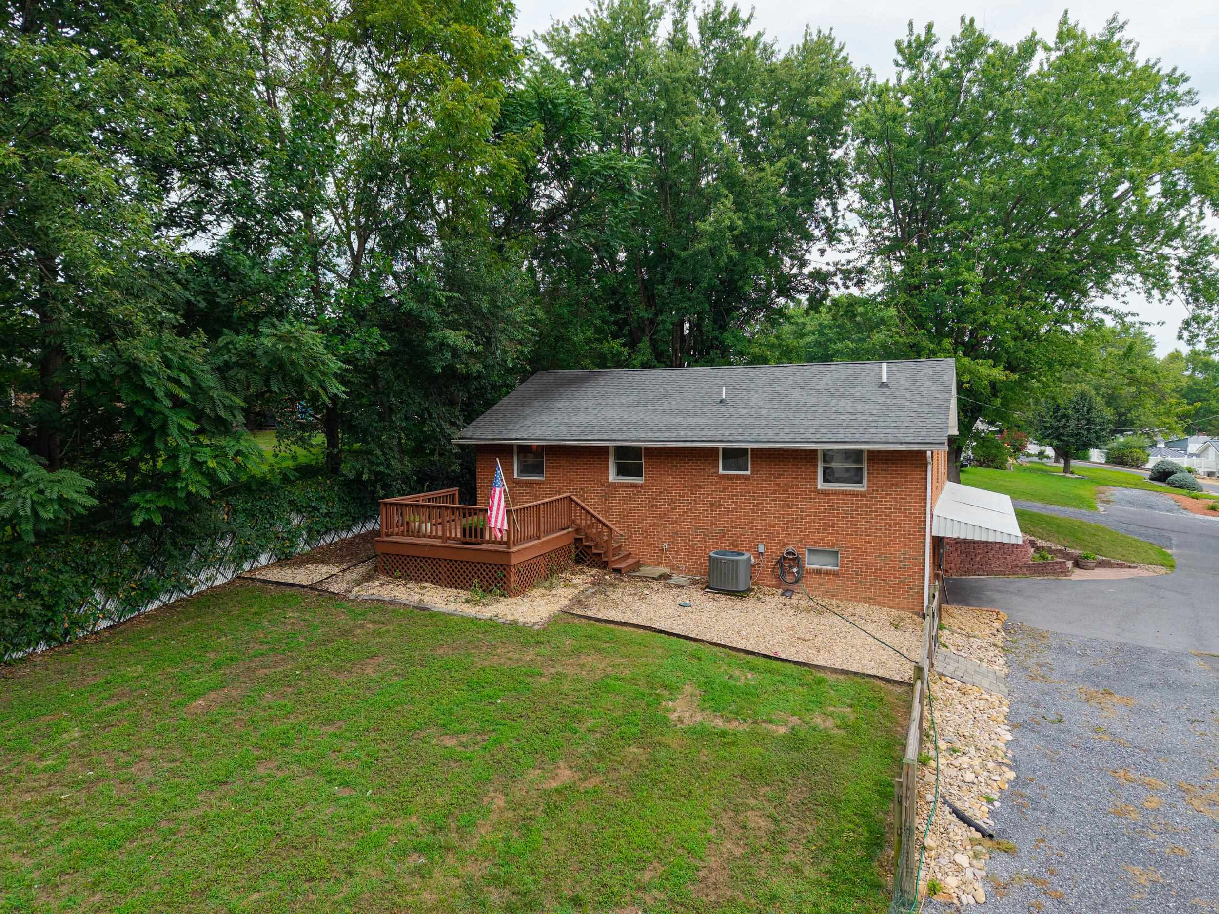 609 W BANK ST, BRIDGEWATER, Virginia 22812, 3 Bedrooms Bedrooms, ,1 BathroomBathrooms,Residential,609 W BANK ST,680707 MLS # 680707