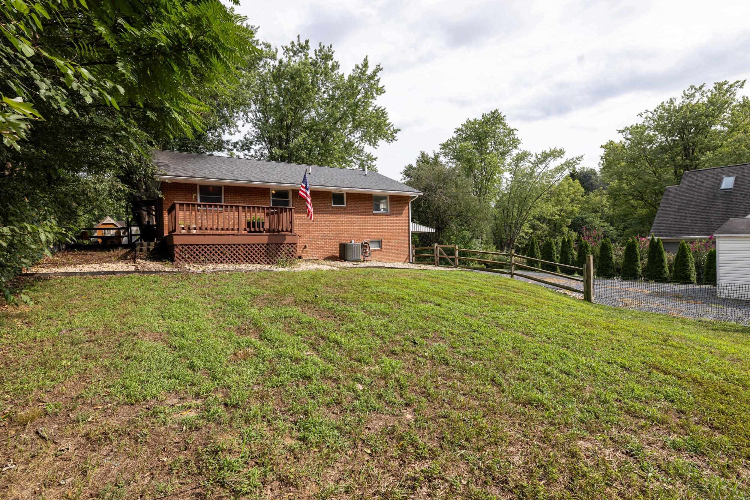 609 W BANK ST, BRIDGEWATER, Virginia 22812, 3 Bedrooms Bedrooms, ,1 BathroomBathrooms,Residential,609 W BANK ST,680707 MLS # 680707