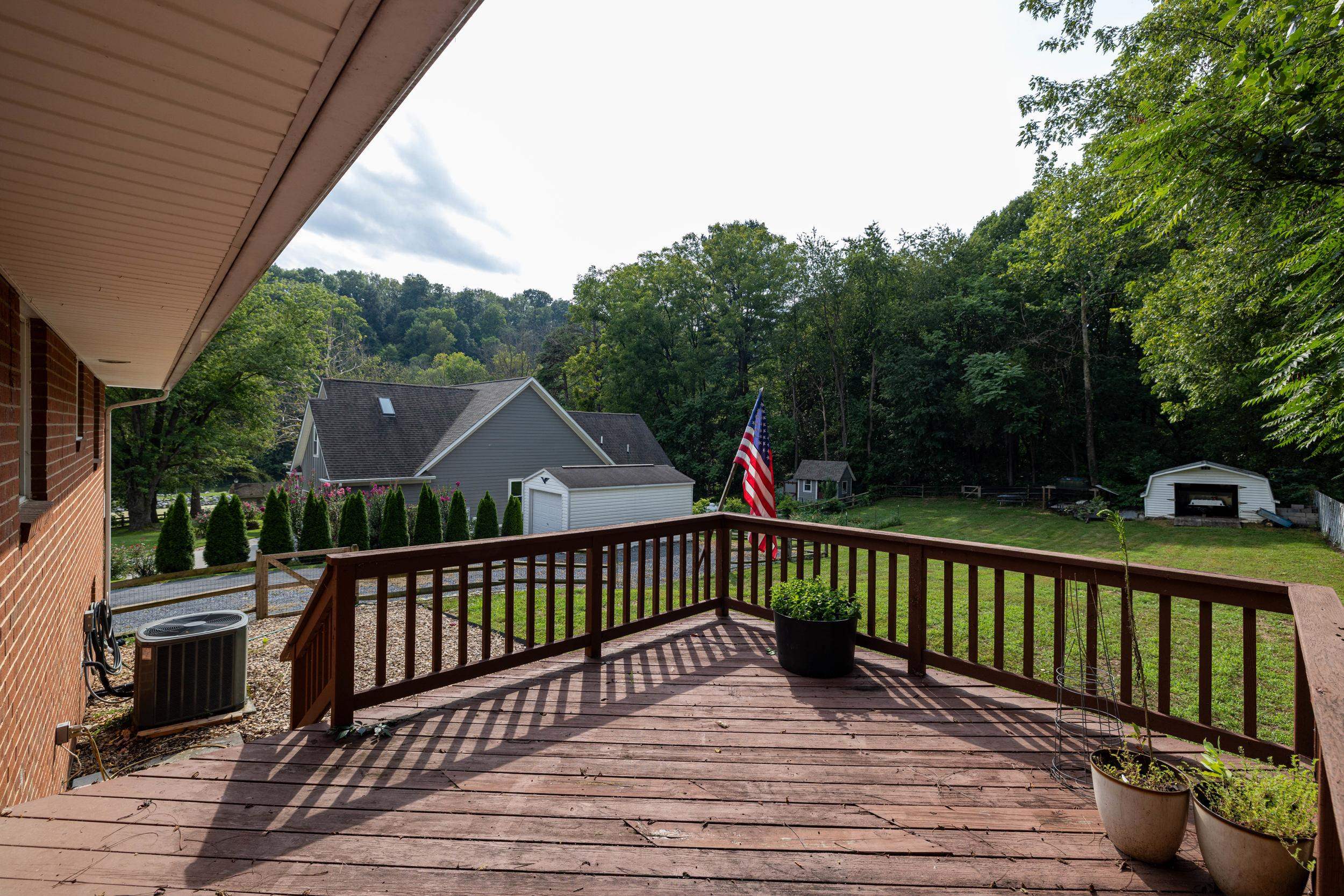 609 W BANK ST, BRIDGEWATER, Virginia 22812, 3 Bedrooms Bedrooms, ,1 BathroomBathrooms,Residential,609 W BANK ST,680707 MLS # 680707