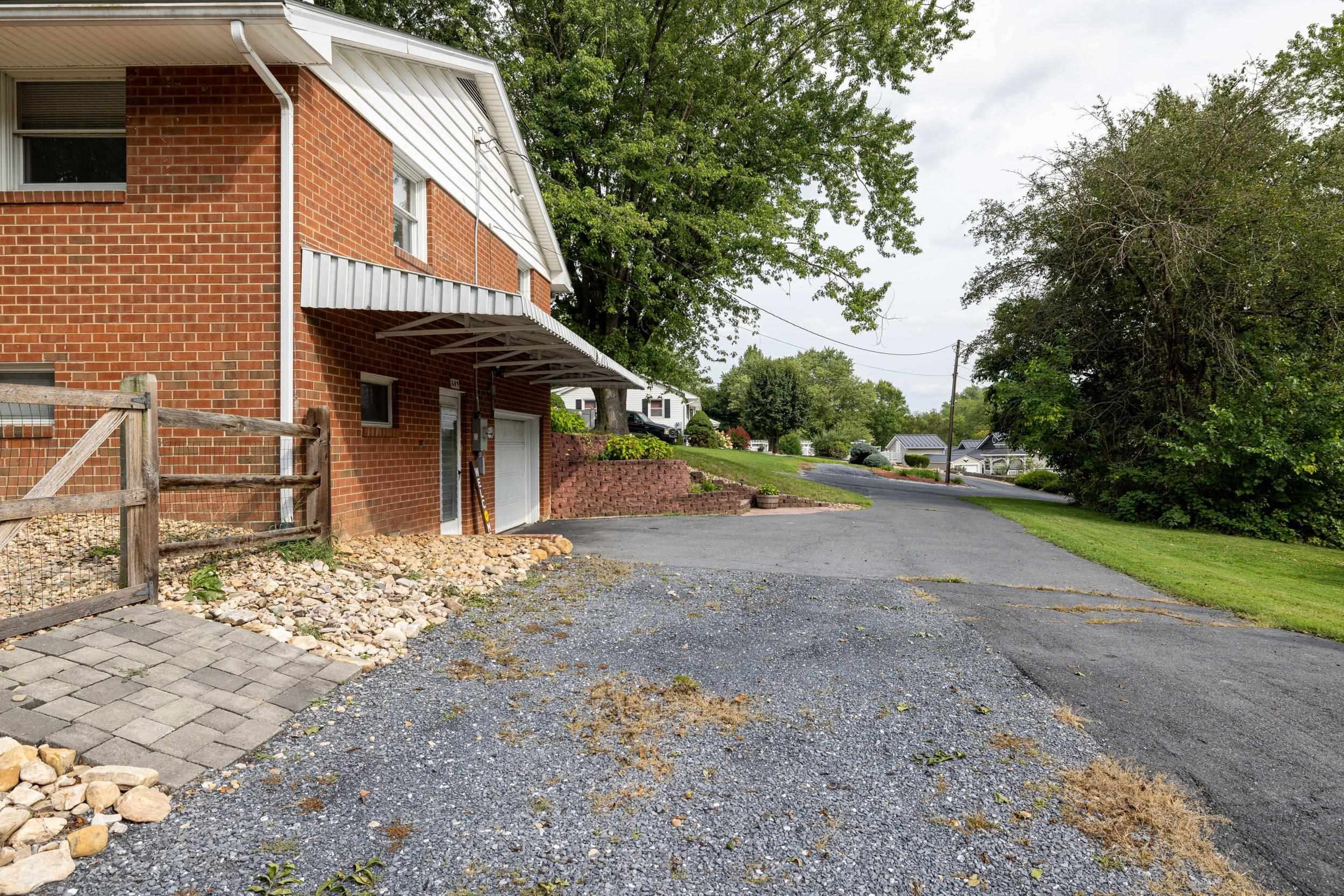 609 W BANK ST, BRIDGEWATER, Virginia 22812, 3 Bedrooms Bedrooms, ,1 BathroomBathrooms,Residential,609 W BANK ST,680707 MLS # 680707