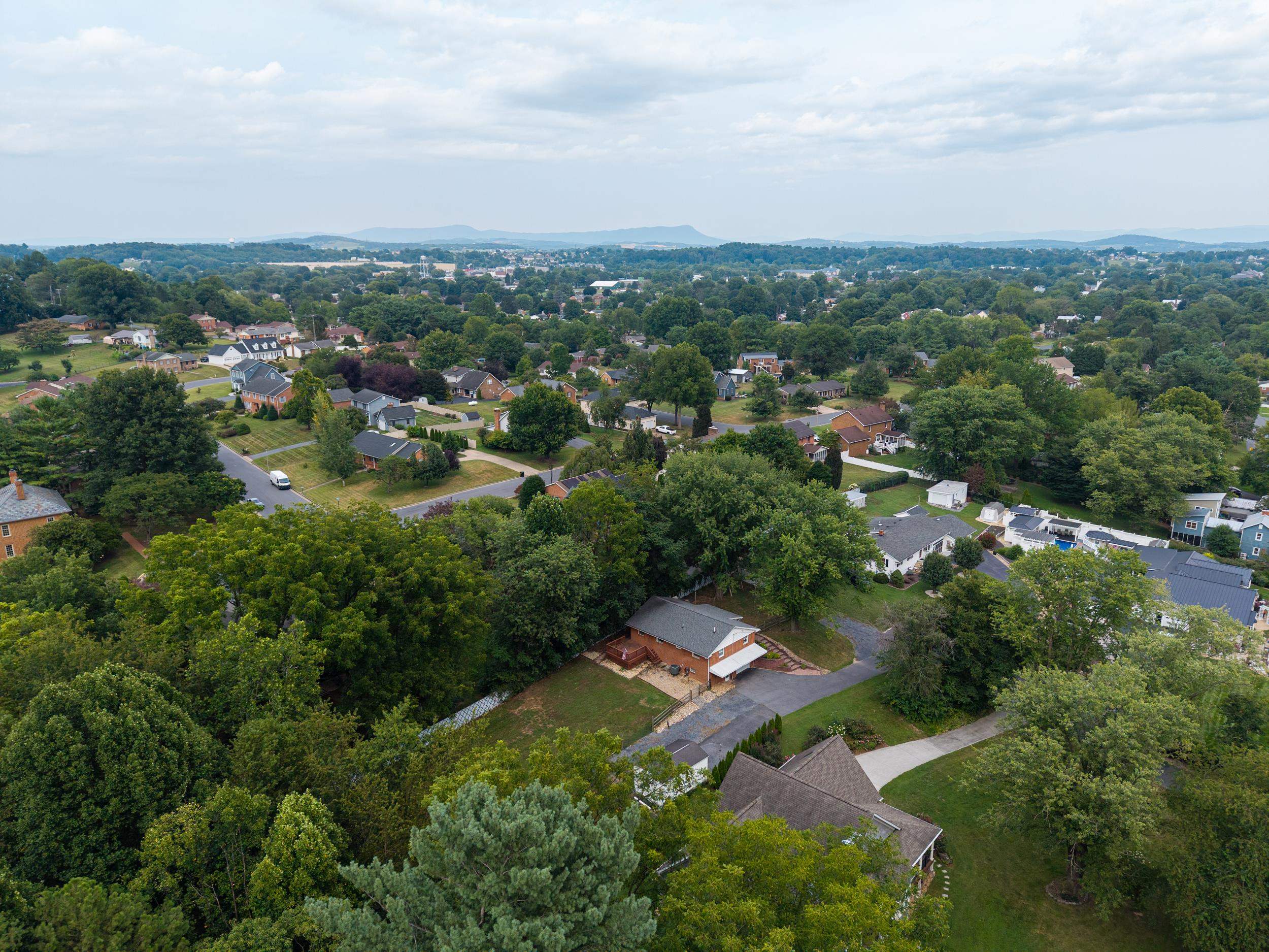 609 W BANK ST, BRIDGEWATER, Virginia 22812, 3 Bedrooms Bedrooms, ,1 BathroomBathrooms,Residential,609 W BANK ST,680707 MLS # 680707