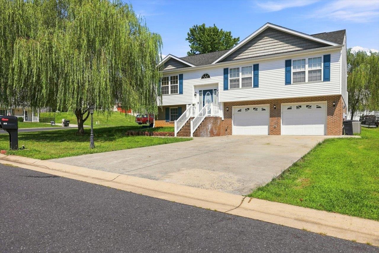 914 RITCHIE BLVD, STAUNTON, Virginia 24401, 4 Bedrooms Bedrooms, ,3 BathroomsBathrooms,Residential,914 RITCHIE BLVD,680708 MLS # 680708