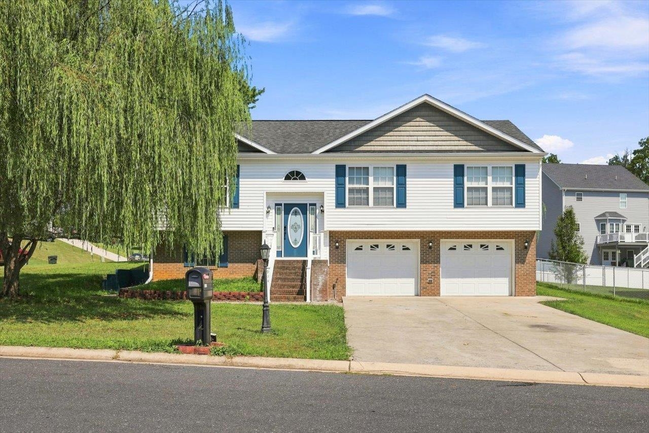 914 RITCHIE BLVD, STAUNTON, Virginia 24401, 4 Bedrooms Bedrooms, ,3 BathroomsBathrooms,Residential,914 RITCHIE BLVD,680708 MLS # 680708