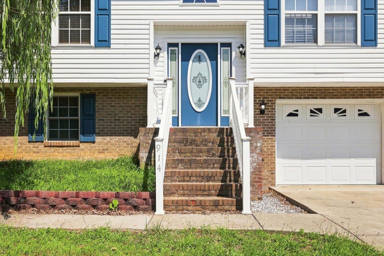 914 RITCHIE BLVD, STAUNTON, Virginia 24401, 4 Bedrooms Bedrooms, ,3 BathroomsBathrooms,Residential,914 RITCHIE BLVD,680708 MLS # 680708