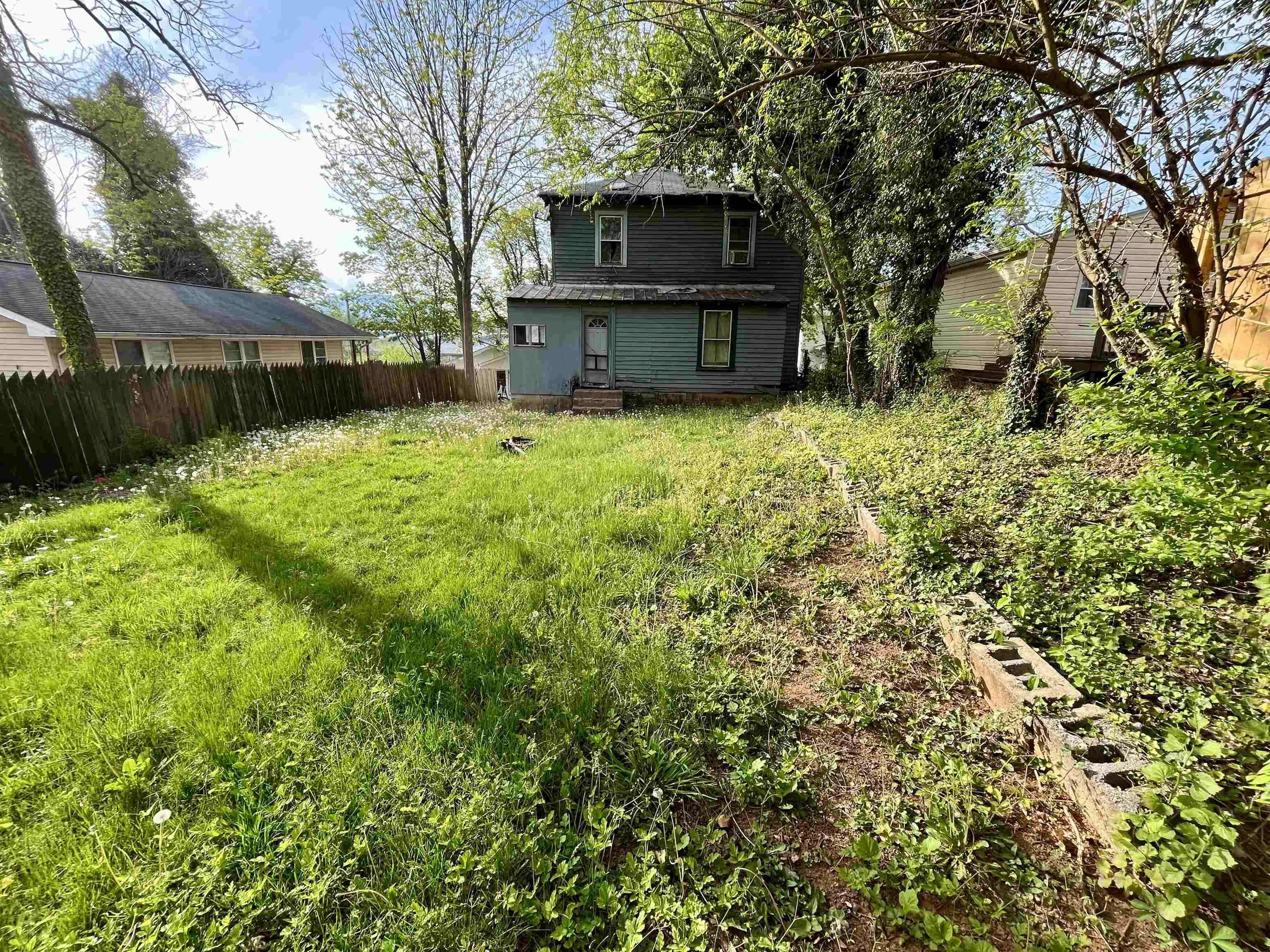 407 CARRUTHERS ST, LEXINGTON, Virginia 24450, 4 Bedrooms Bedrooms, ,1 BathroomBathrooms,Residential,407 CARRUTHERS ST,680711 MLS # 680711 407 CARRUTHERS ST, LEXINGTON, Virginia 24450, 4 Bedrooms Bedrooms, ,1 BathroomBathrooms,Residential,407 CARRUTHERS ST,680711 MLS # 680711