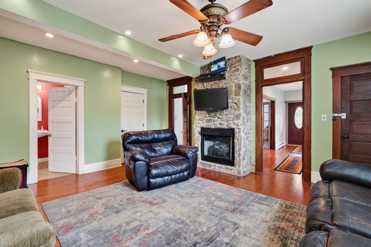 205 DINKEL AVE, BRIDGEWATER, Virginia 22812, 4 Bedrooms Bedrooms, ,2 BathroomsBathrooms,Residential,205 DINKEL AVE,680720 MLS # 680720 205 DINKEL AVE, BRIDGEWATER, Virginia 22812, 4 Bedrooms Bedrooms, ,2 BathroomsBathrooms,Residential,205 DINKEL AVE,680720 MLS # 680720
