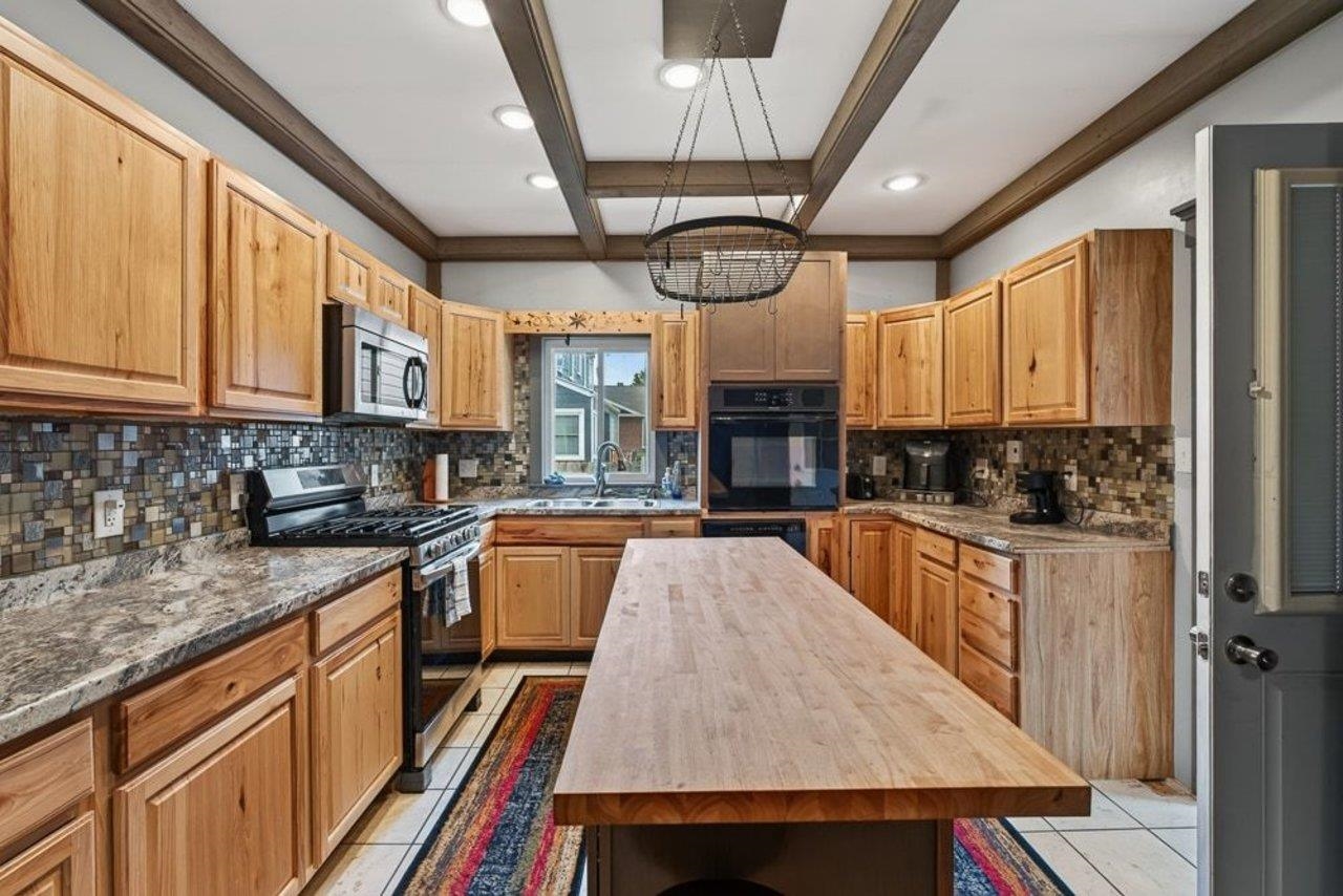 205 DINKEL AVE, BRIDGEWATER, Virginia 22812, 4 Bedrooms Bedrooms, ,2 BathroomsBathrooms,Residential,205 DINKEL AVE,680720 MLS # 680720 205 DINKEL AVE, BRIDGEWATER, Virginia 22812, 4 Bedrooms Bedrooms, ,2 BathroomsBathrooms,Residential,205 DINKEL AVE,680720 MLS # 680720