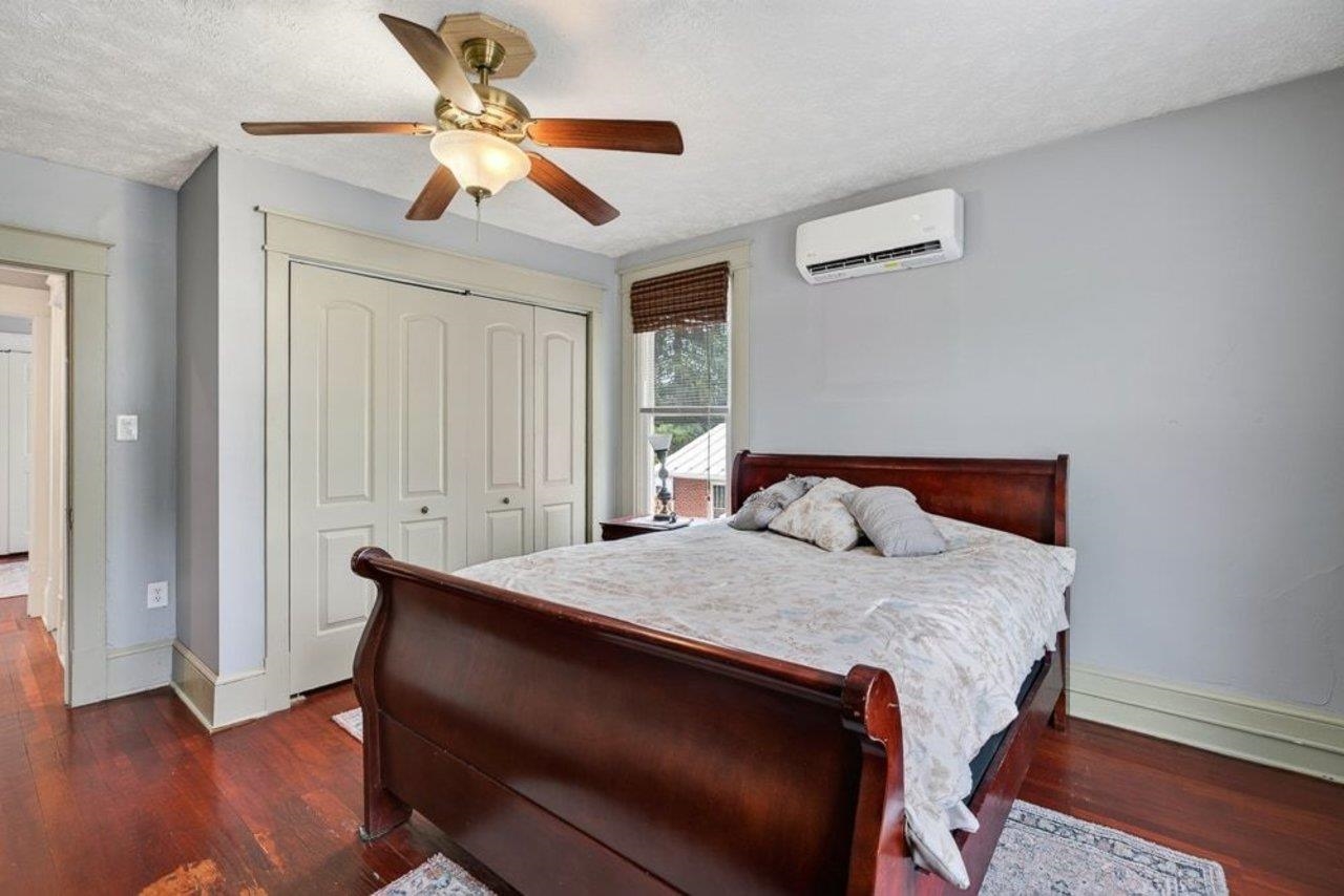 205 DINKEL AVE, BRIDGEWATER, Virginia 22812, 4 Bedrooms Bedrooms, ,2 BathroomsBathrooms,Residential,205 DINKEL AVE,680720 MLS # 680720 205 DINKEL AVE, BRIDGEWATER, Virginia 22812, 4 Bedrooms Bedrooms, ,2 BathroomsBathrooms,Residential,205 DINKEL AVE,680720 MLS # 680720
