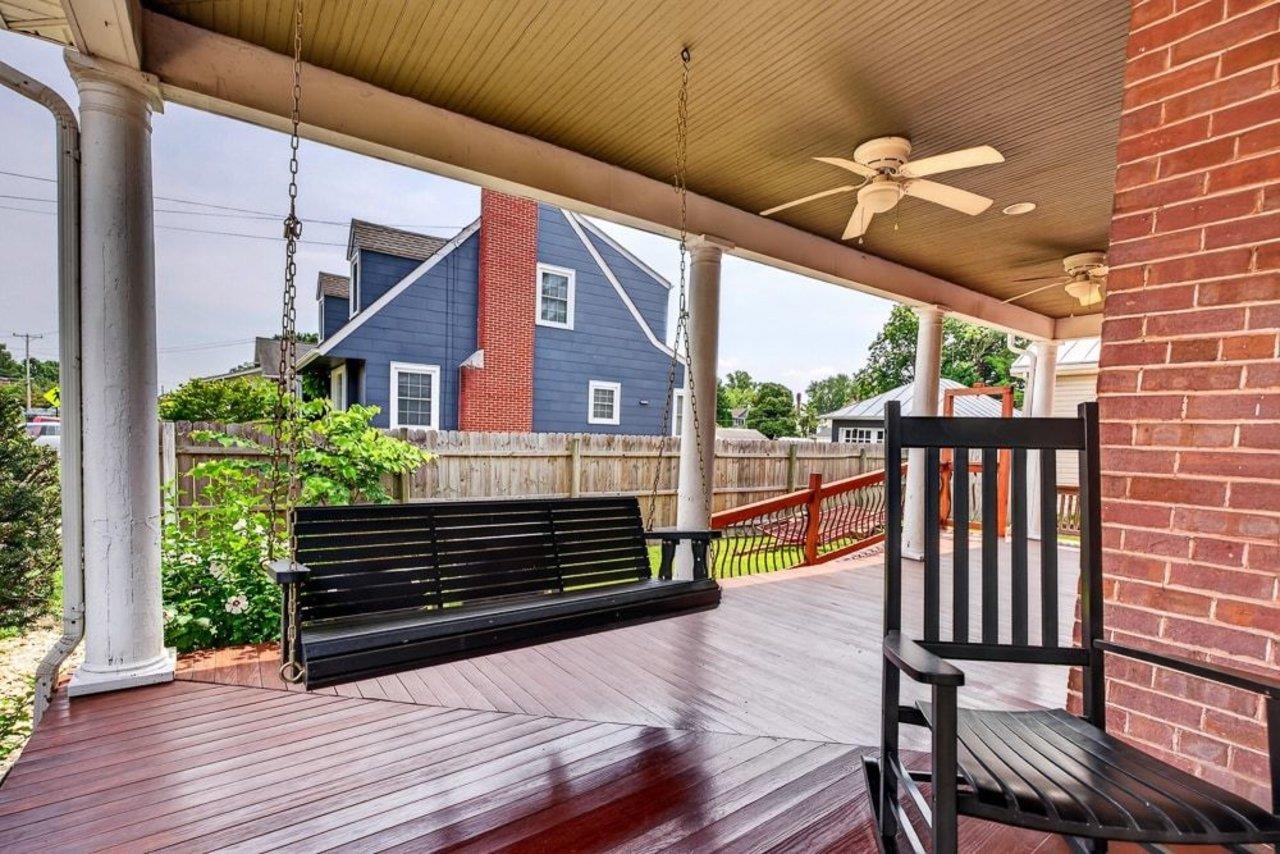 205 DINKEL AVE, BRIDGEWATER, Virginia 22812, 4 Bedrooms Bedrooms, ,2 BathroomsBathrooms,Residential,205 DINKEL AVE,680720 MLS # 680720 205 DINKEL AVE, BRIDGEWATER, Virginia 22812, 4 Bedrooms Bedrooms, ,2 BathroomsBathrooms,Residential,205 DINKEL AVE,680720 MLS # 680720